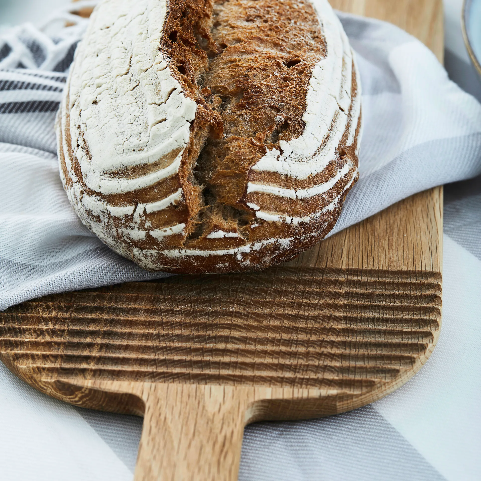 Planche à découper avec poignée en bambou Nature, 54 cm Sagaform