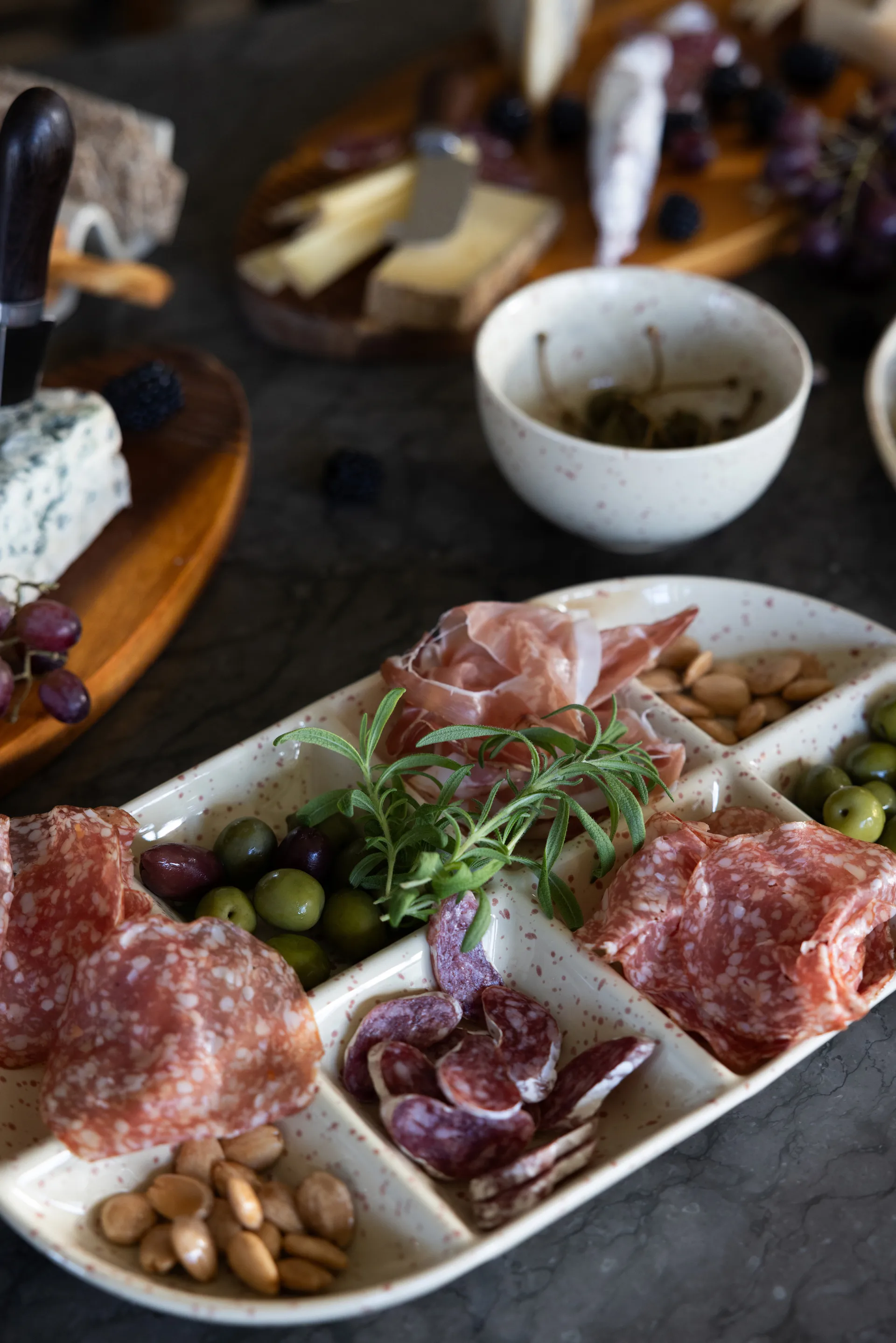 Plat de service grand Ditte 20x36 cm, Beige-bordeaux Sagaform