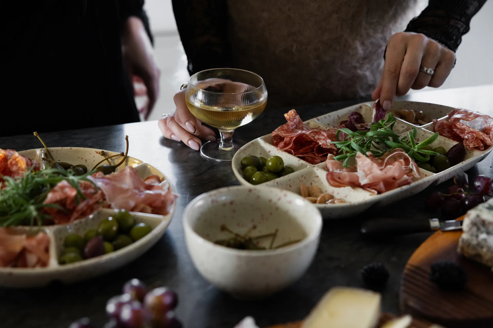 Plat de service grand Ditte 20x36 cm, Beige-bordeaux Sagaform