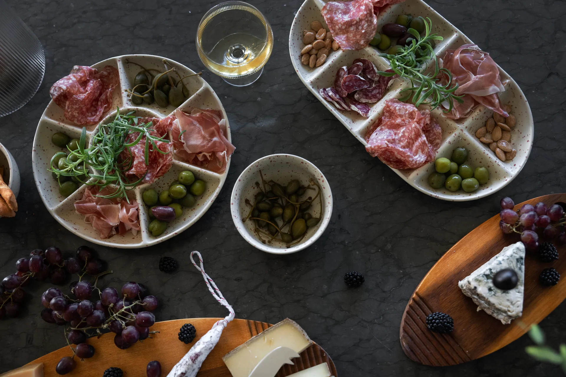 Plat de service grand Ditte 20x36 cm, Beige-bordeaux Sagaform