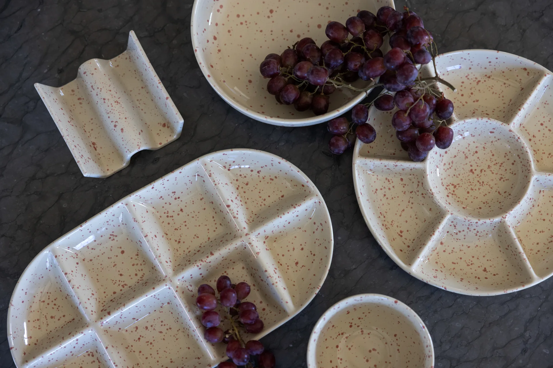 Plat de service grand Ditte 20x36 cm, Beige-bordeaux Sagaform