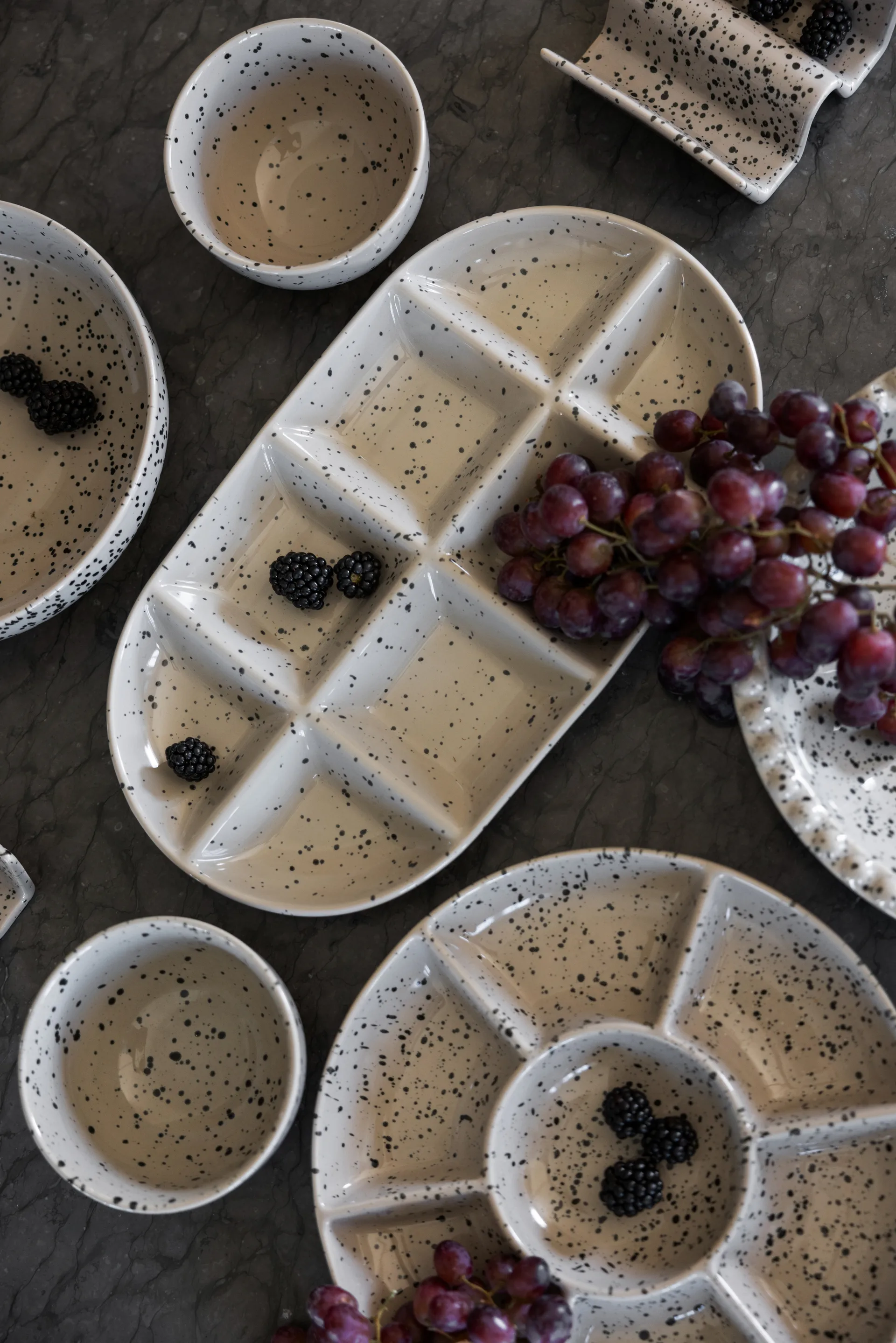 Plat de service grand Ditte 20x36 cm, Gris-noir Sagaform