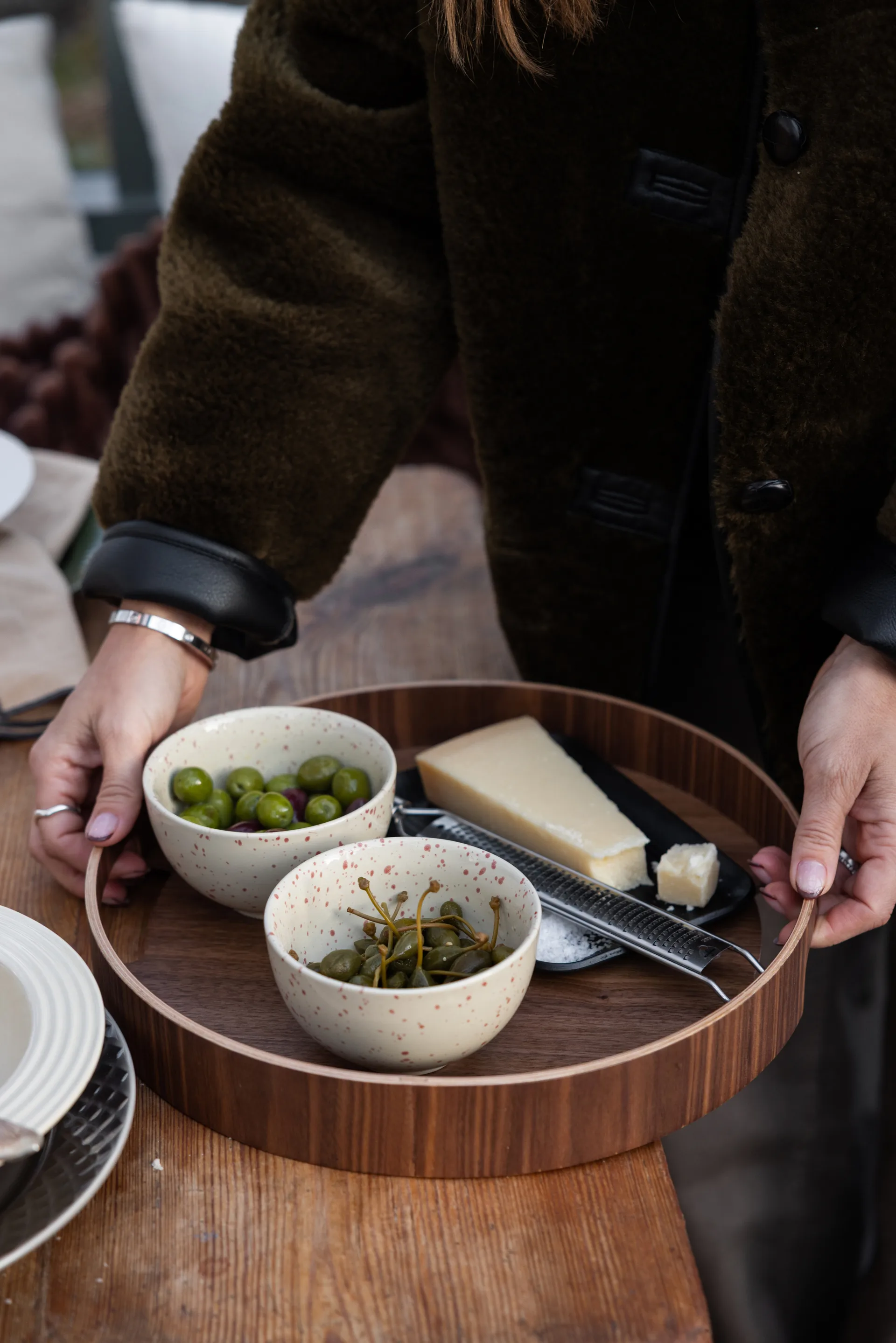 Plateau rond Hanna Ø35 cm, Marron foncé Sagaform