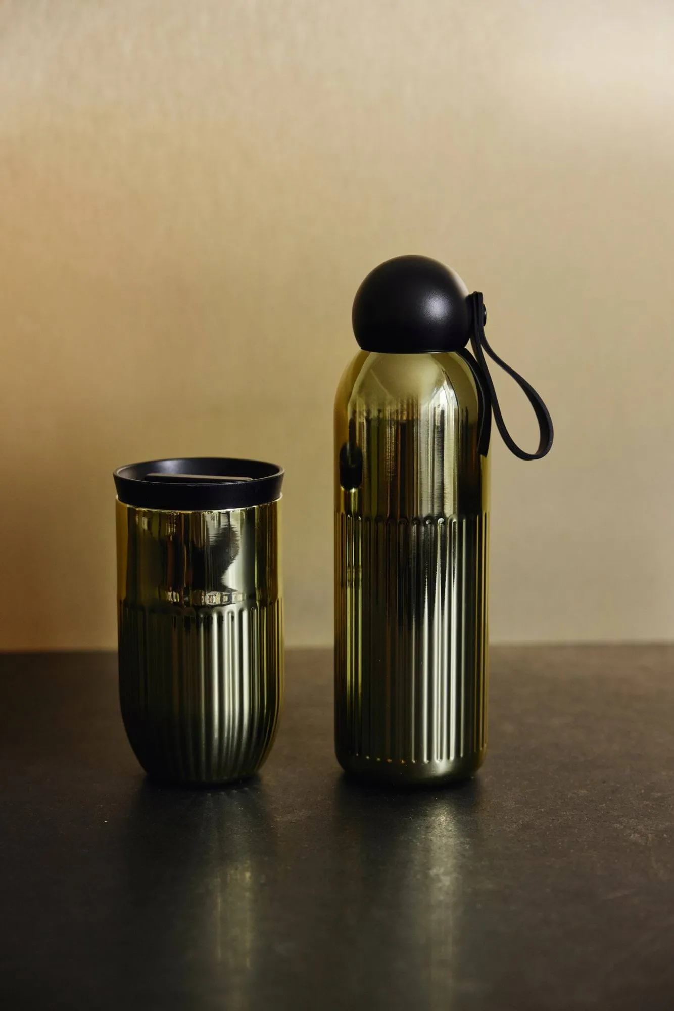 Tasse de voiture thermos Tova 32 cl, Or chromé doré Sagaform