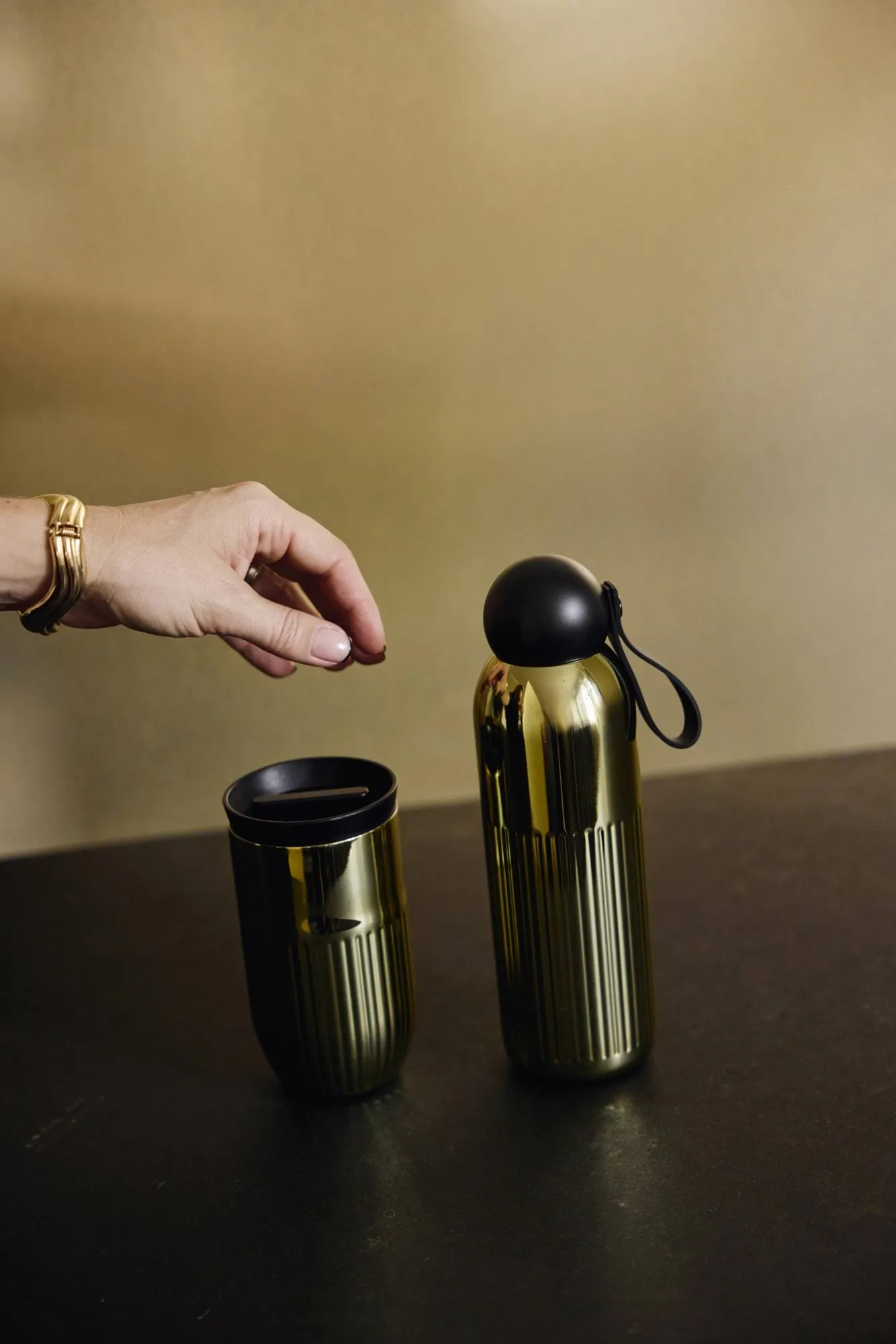 Tasse de voiture thermos Tova 32 cl, Or chromé doré Sagaform