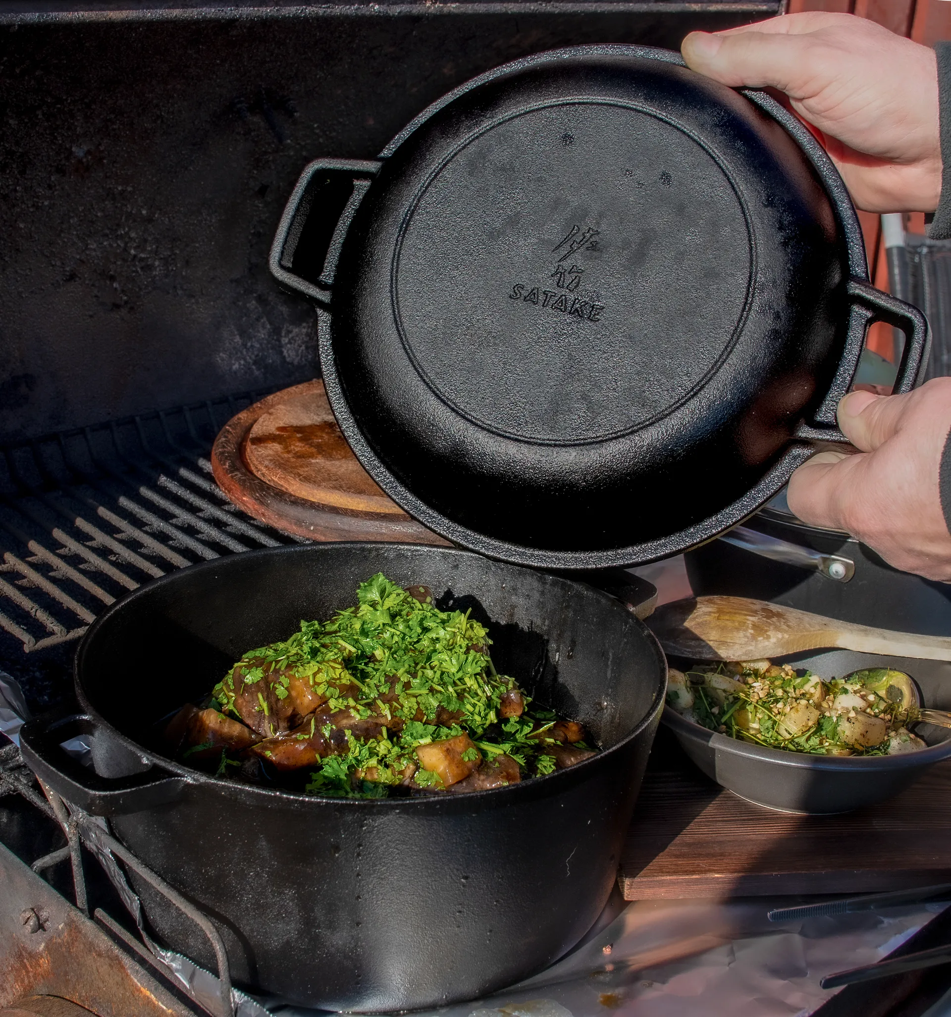 Pot en fonte avec couvercle, Ø26 cm Satake