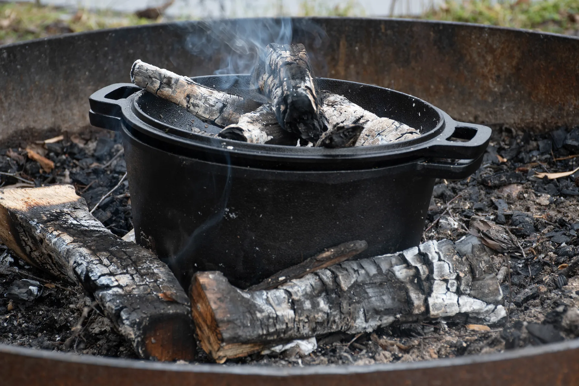 Pot en fonte avec couvercle, Ø26 cm Satake