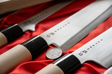 Set de couteaux dans une boîte en balsa 22x38 cm - 4 pièces - Satake