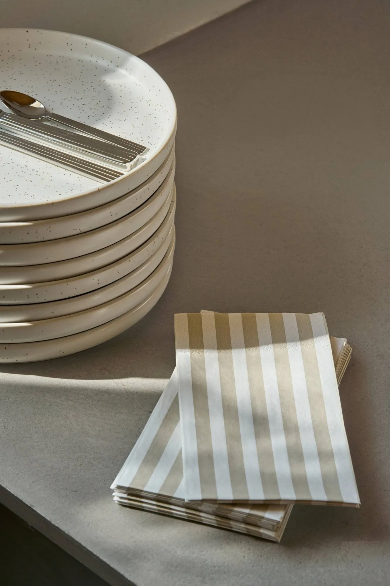 Bold Stripe serviette en papier, Blanc-beige, lot de 15, 33x40 cm Scandi Essentials