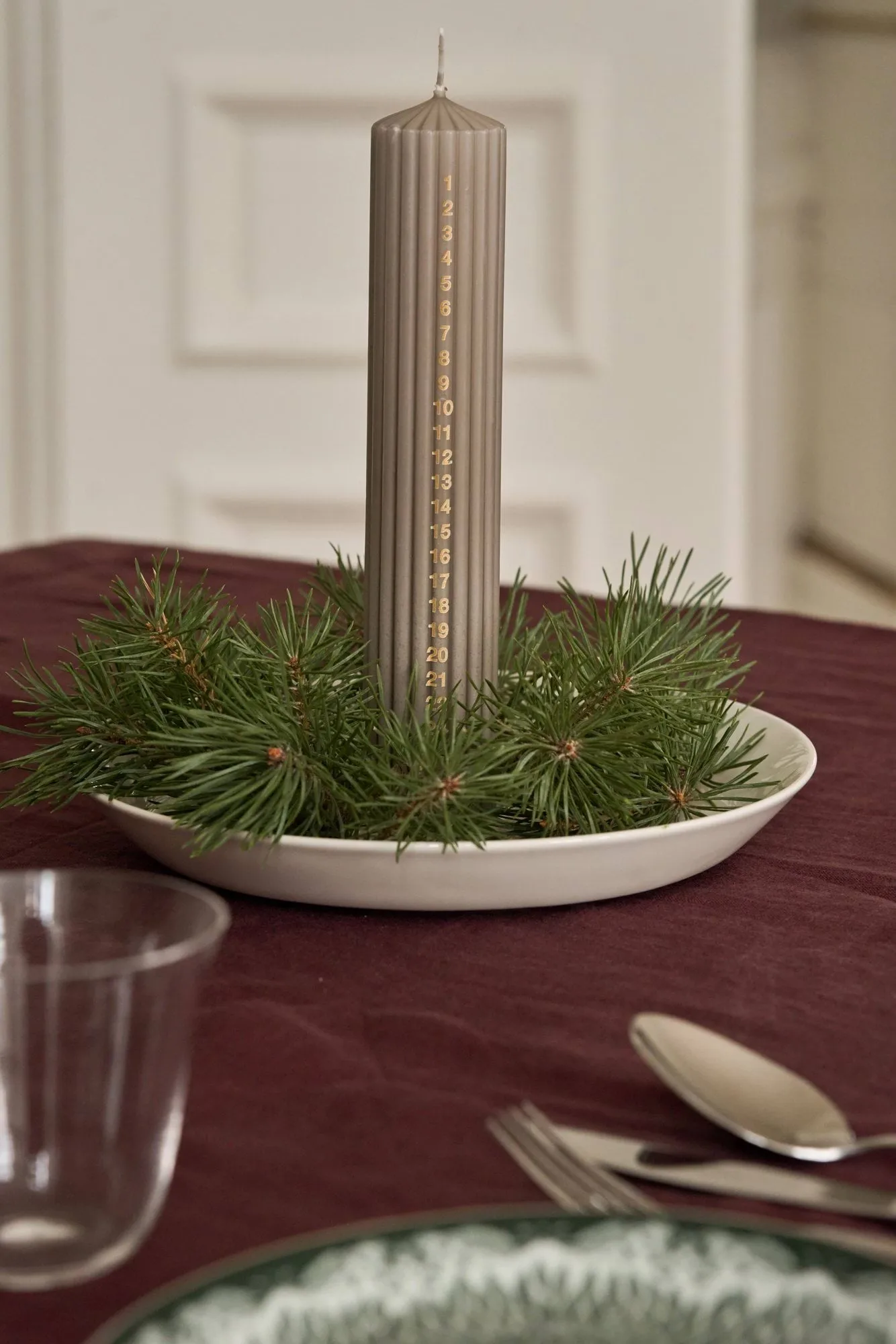 Bougie de l’Avent Awaiting, Linen, 25 cm Scandi Essentials