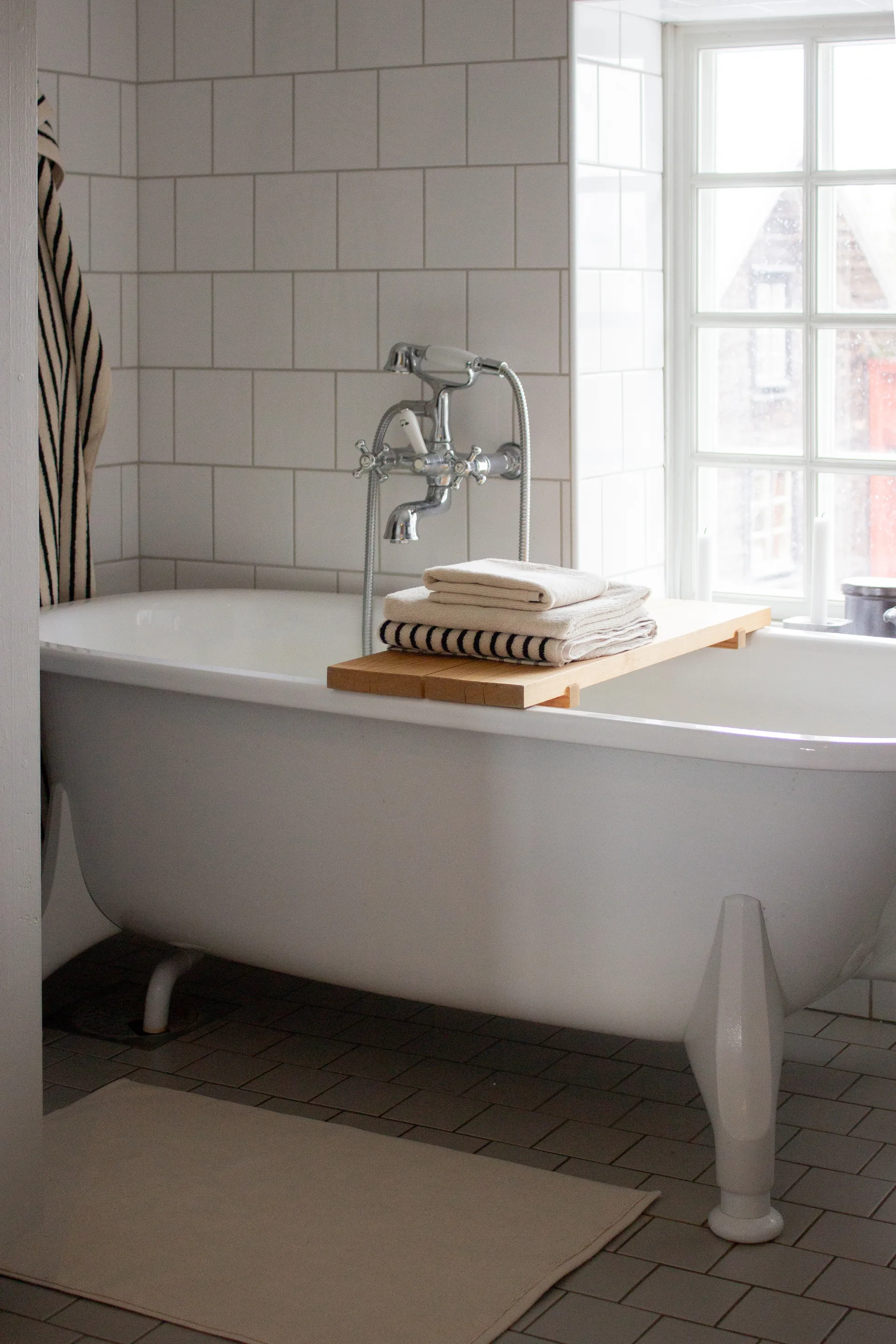 Drap de bain Drift 100x150 cm, Blanc-noir Scandi Living