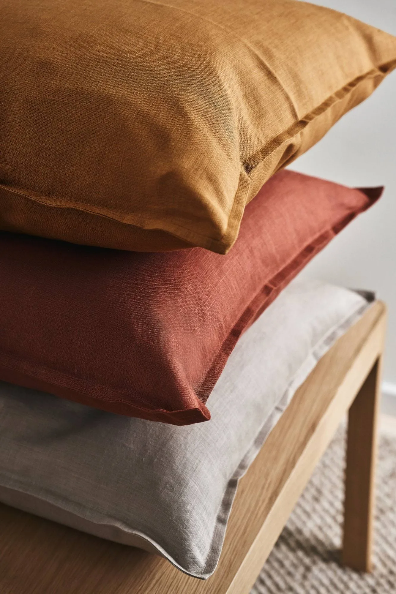 Housse de coussin en lin Calm 50x50 cm, Mustard Scandi Living