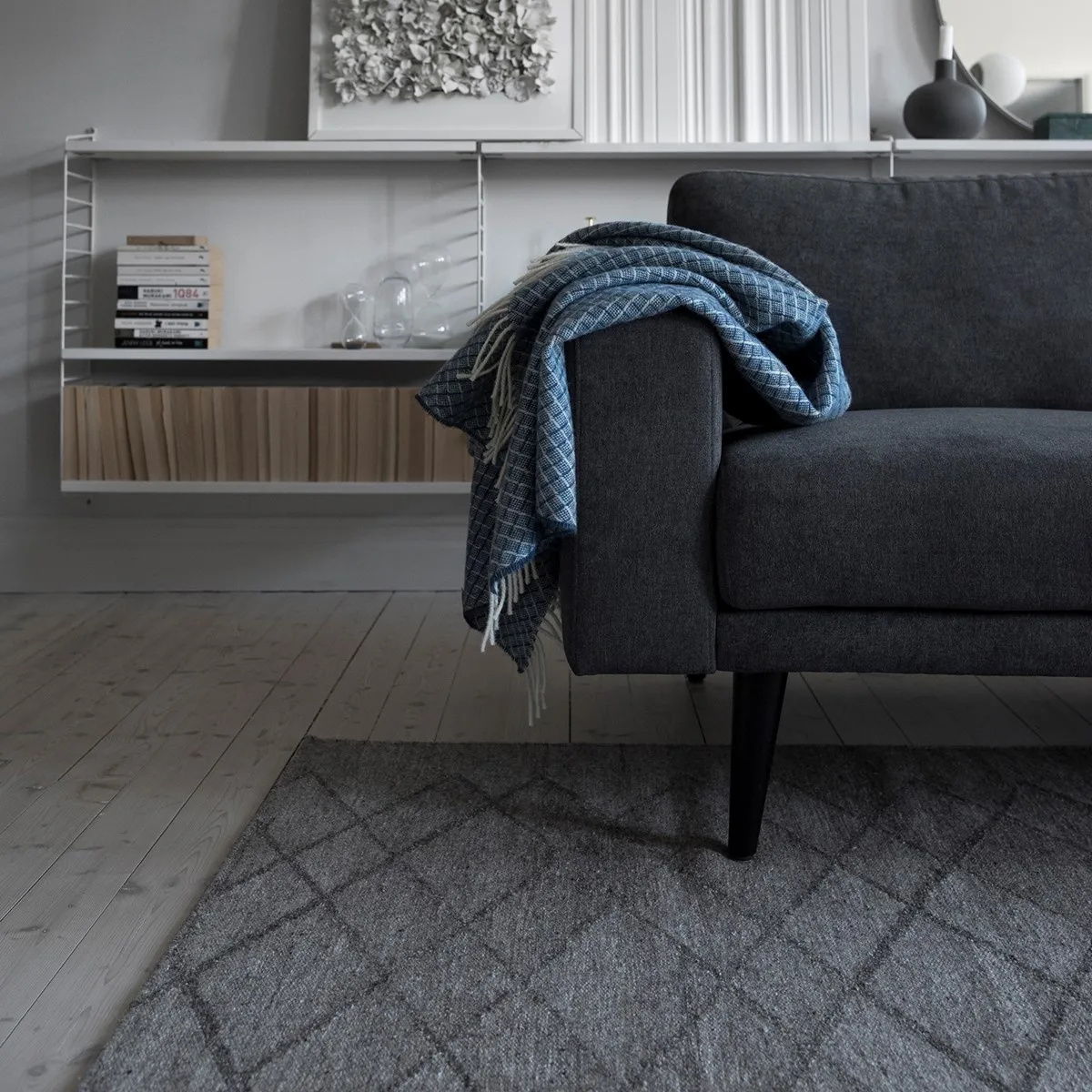 Plaid en laine Wicker, Dark blue Scandi Living