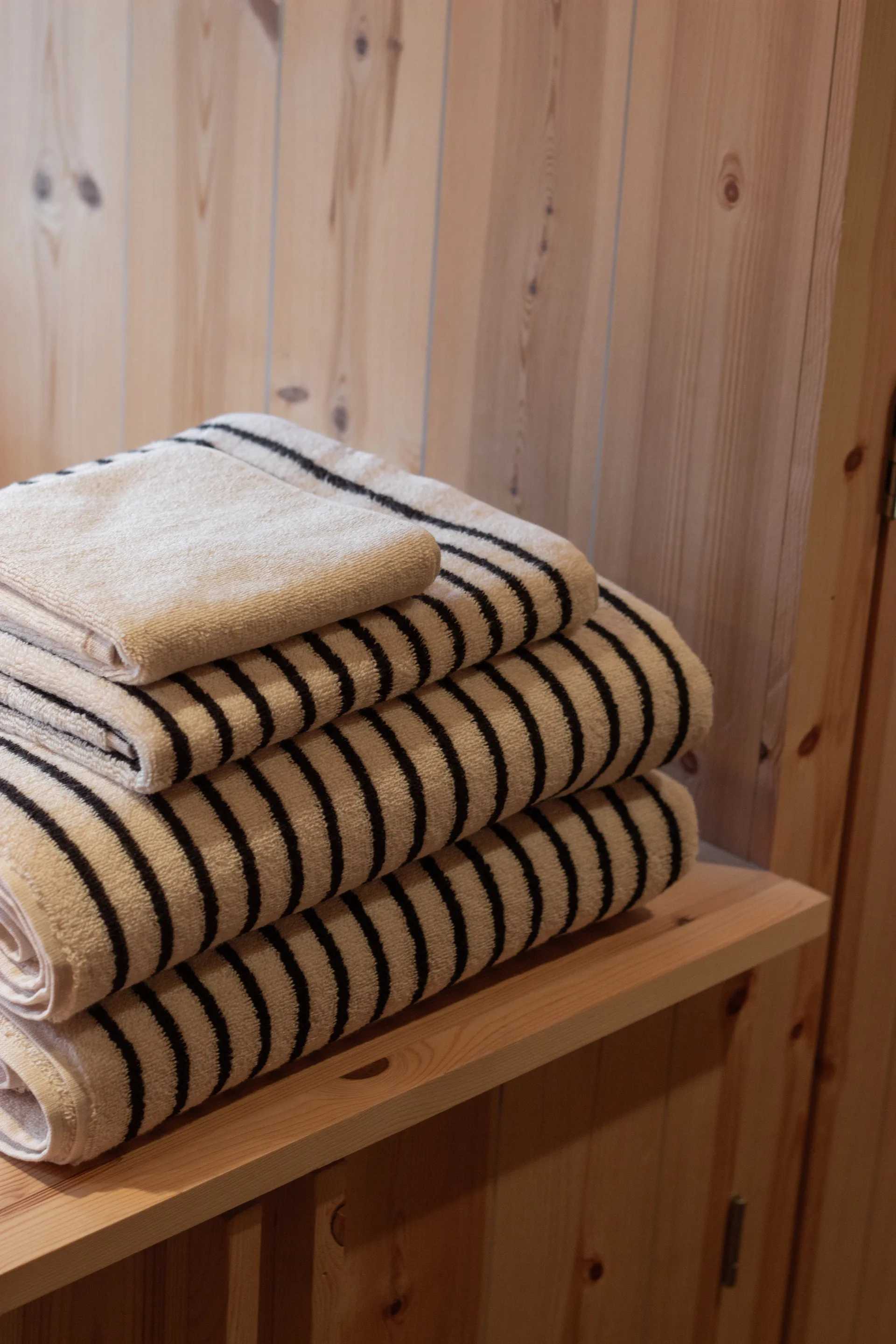 Serviettes de bain Drift 100x150 cm lot de 2 Blanc-noir,  Scandi Living