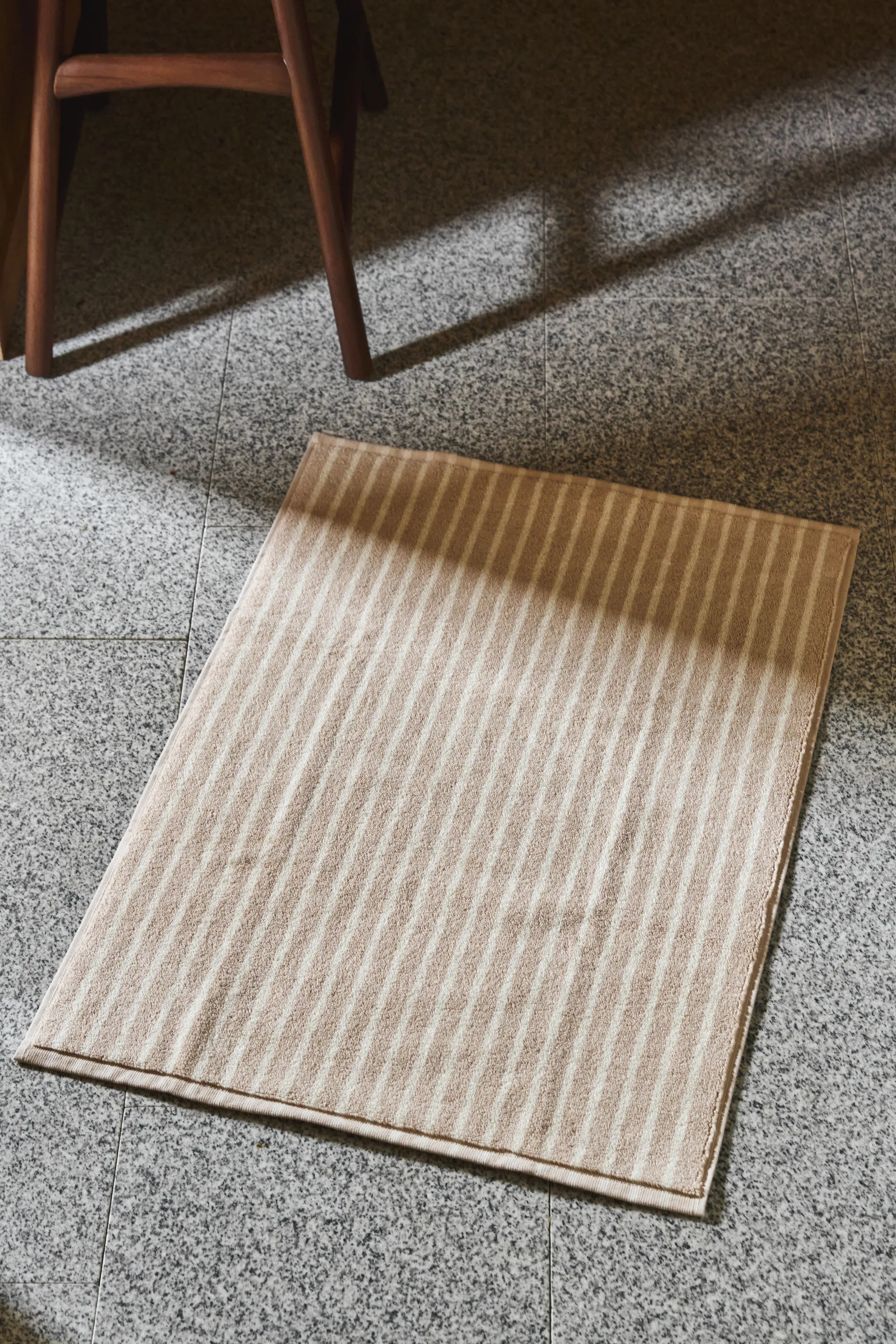 Tapis de bain Drift 50x70cm, Beige-blanc Scandi Living