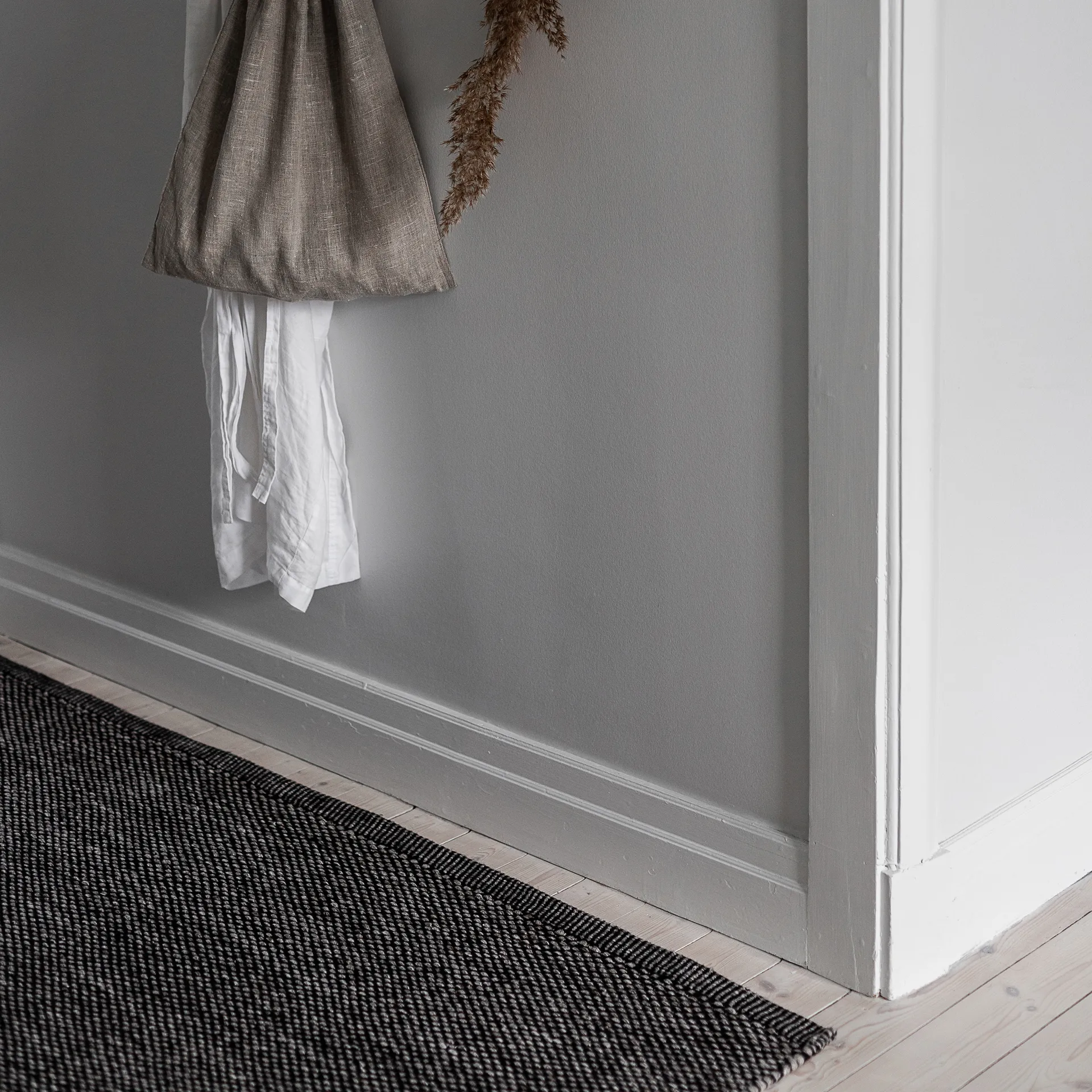 Tapis en laine Lea noir, 200 x 300cm Scandi Living