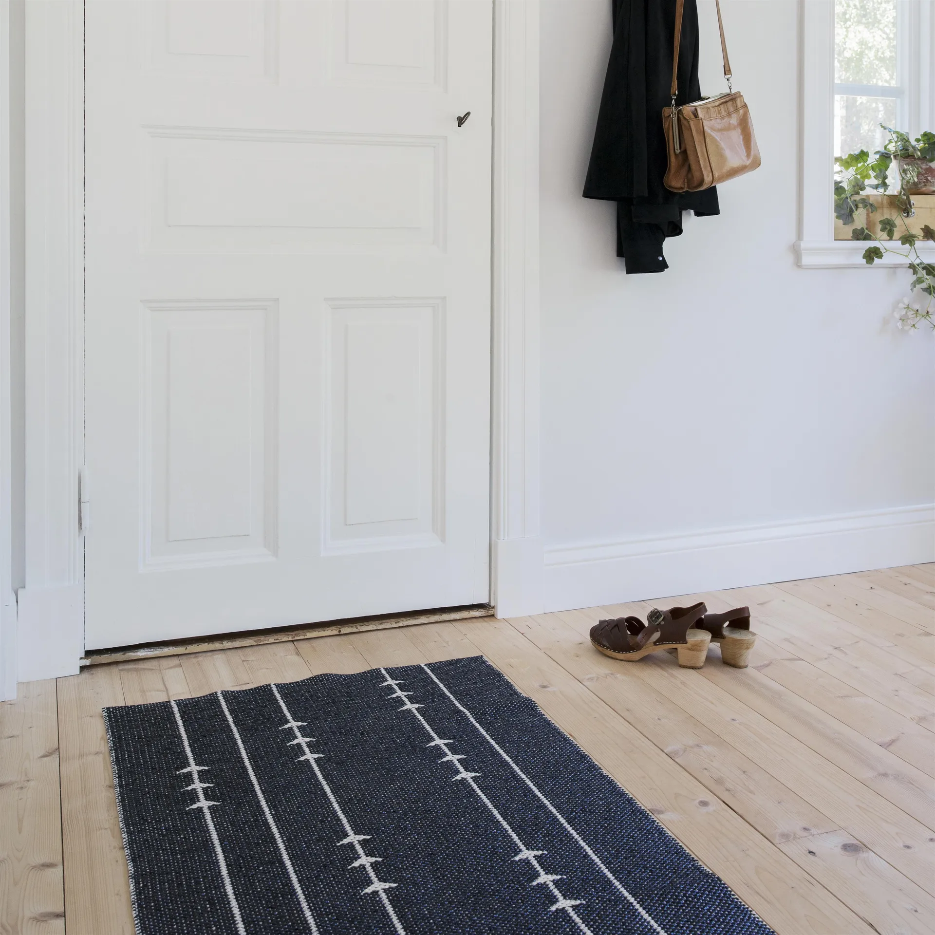 Tapis Fir nude-black (beige-noir), 70x200 cm Scandi Living
