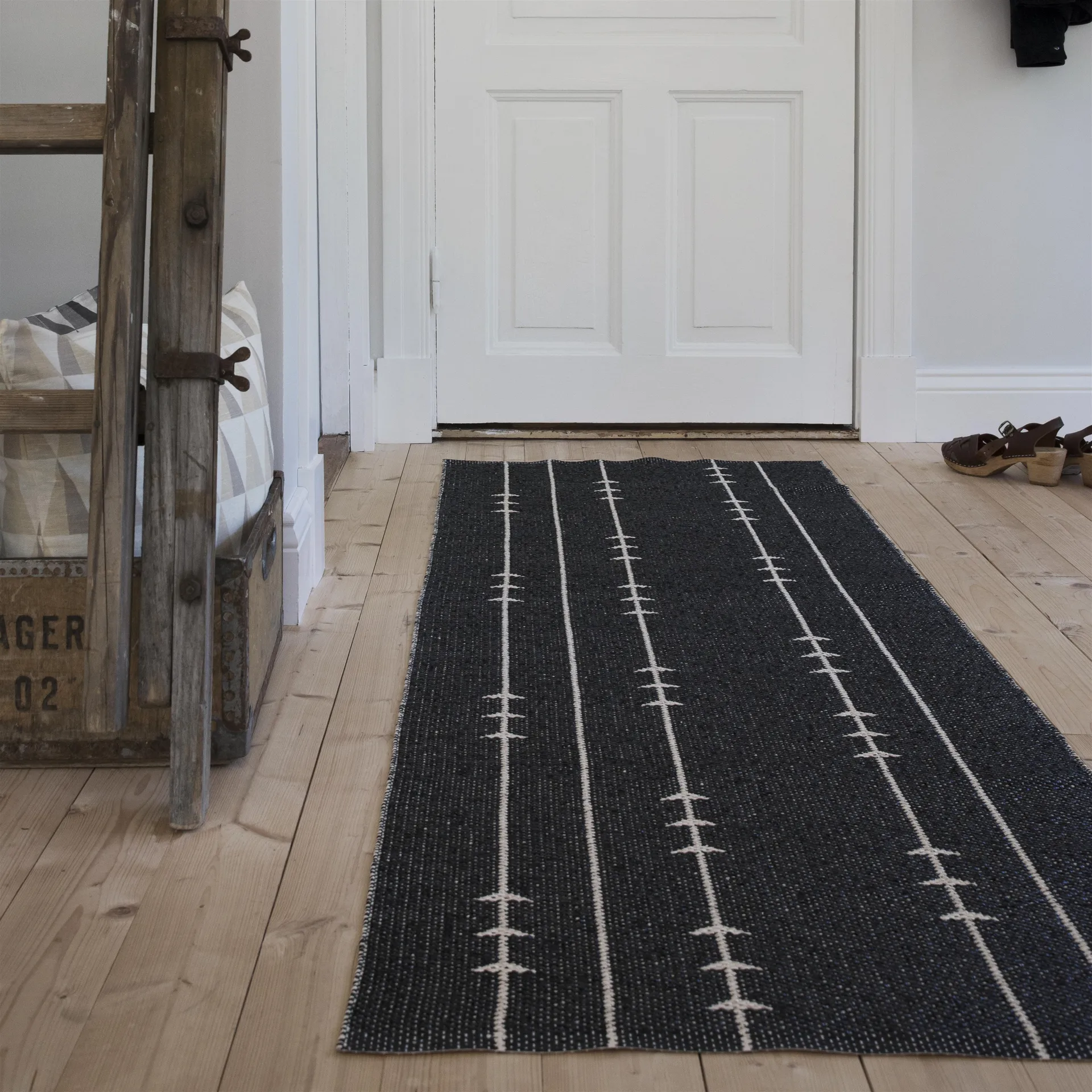 Tapis Fir nude-black (beige-noir), 70x200 cm Scandi Living