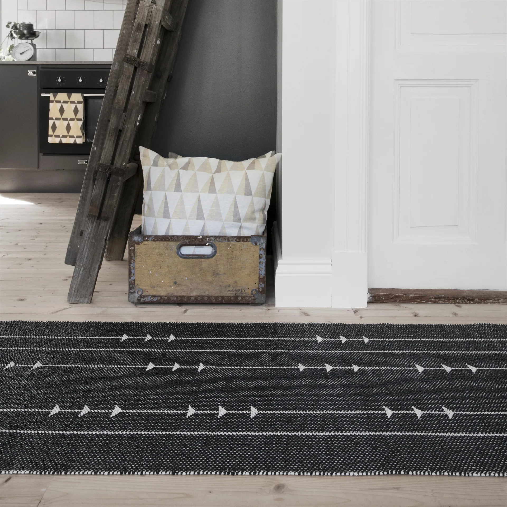 Tapis Fir nude-black (beige-noir), 70x250 cm Scandi Living