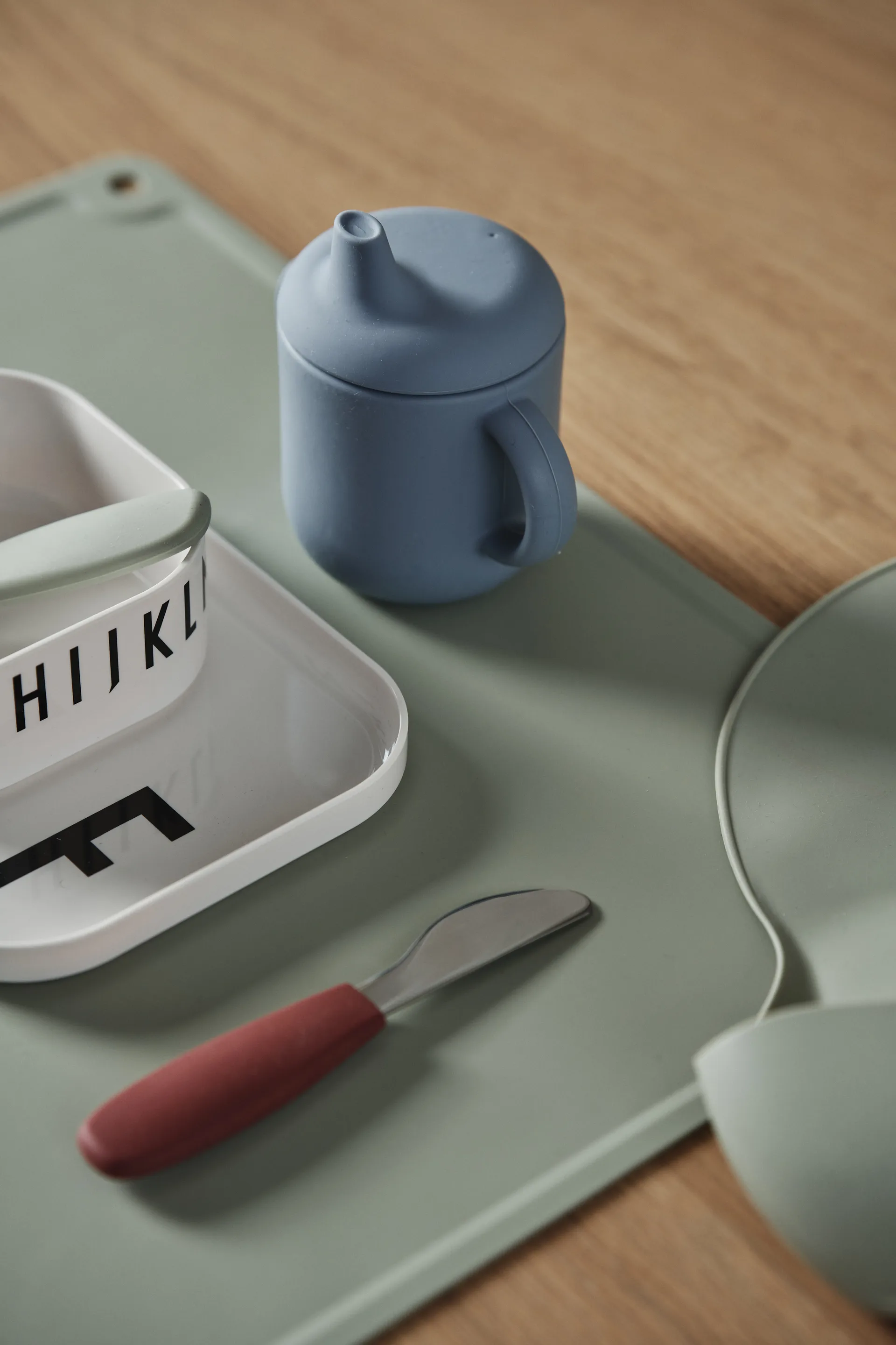 Tasse à bec en silicone Elvie 180 ml, Bleu Scandi Living