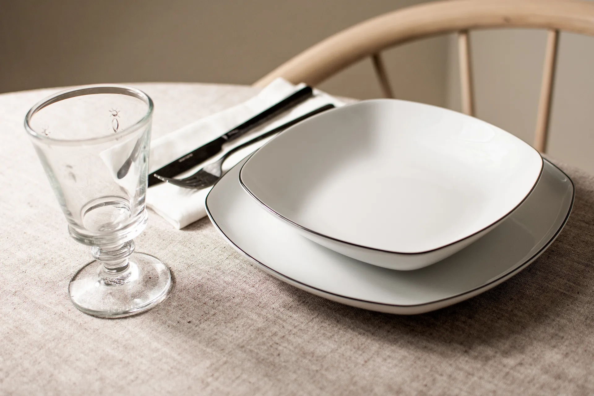 Service de table carré Lido black line 12 pièces, Blanc à bordure noire Seltmann Weiden