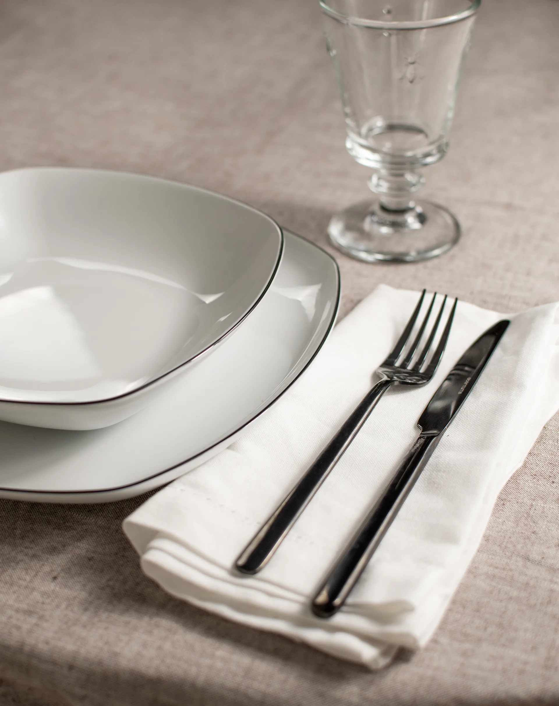 Service de table carré Lido black line 12 pièces, Blanc à bordure noire Seltmann Weiden