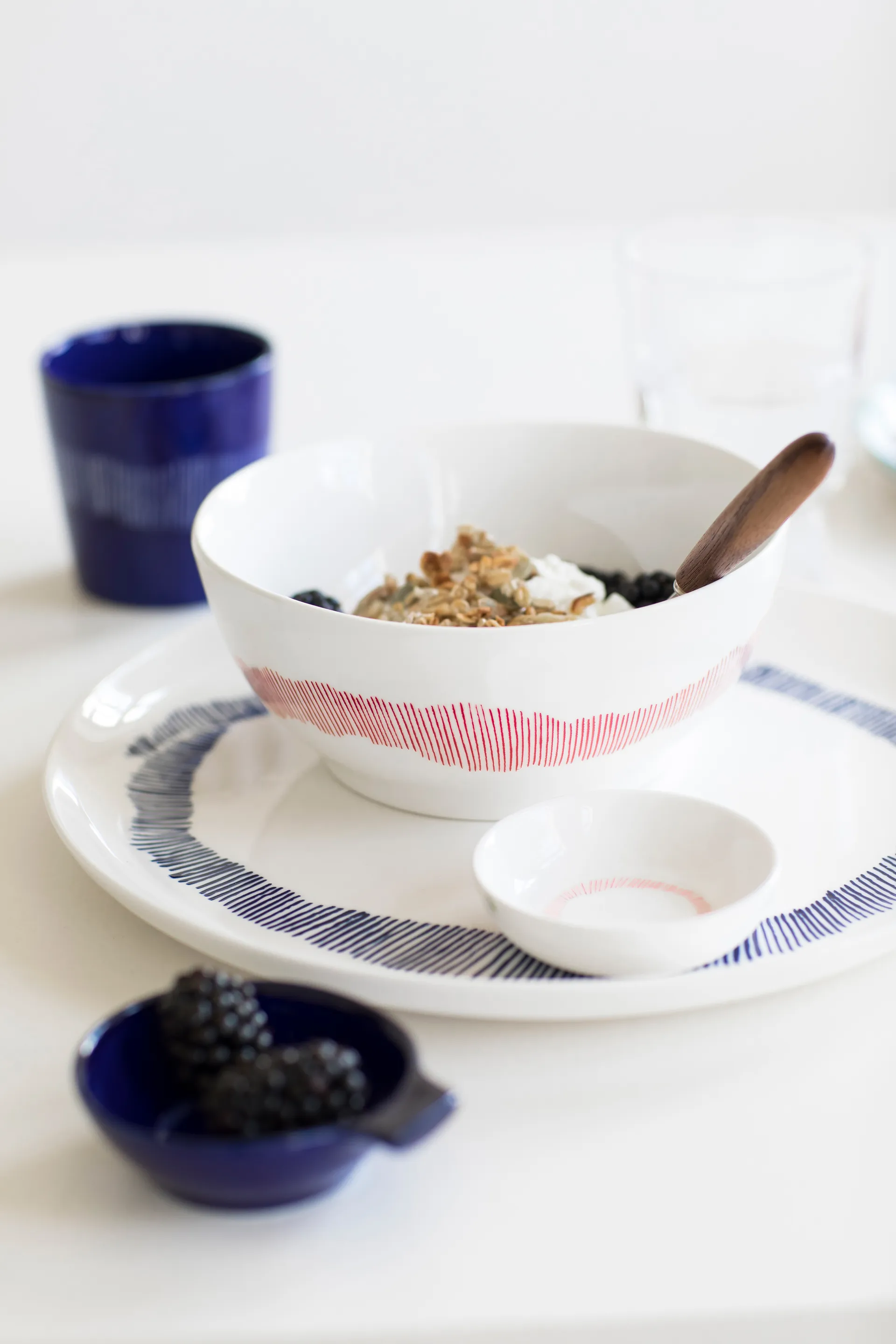 Assiettes Ottolenghi Feast L Ø26 cm lot de 2, White stripes-blue Serax