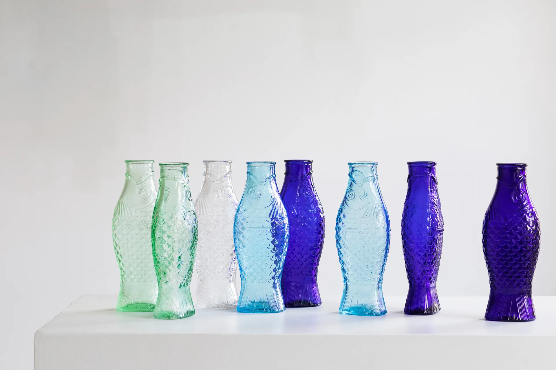 Bouteille en verre Fish & Fish 85 cl, Cobalt blue Serax