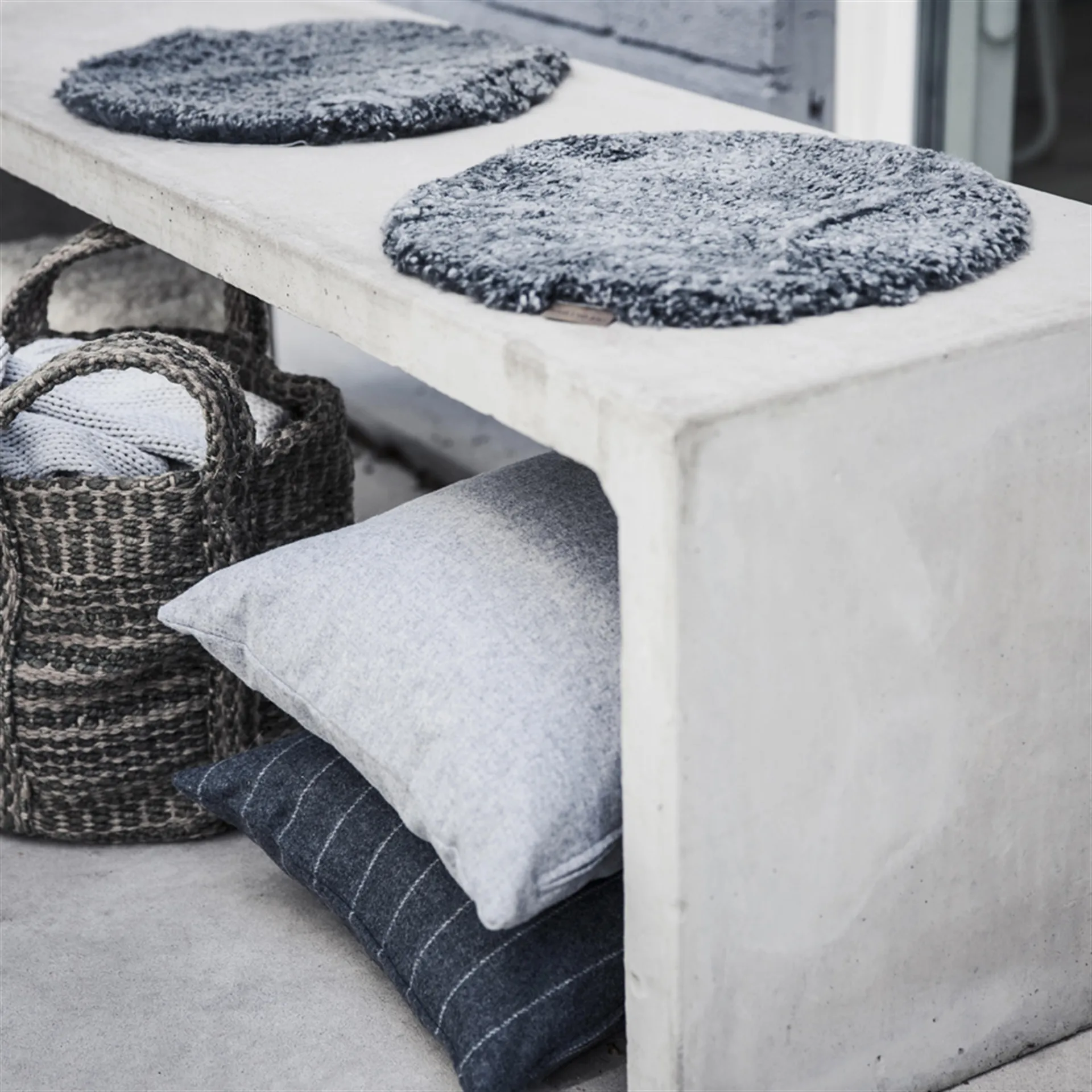 Coussin de chaise Shepherd Ida 38 cm, noir graphite Shepherd of Sweden