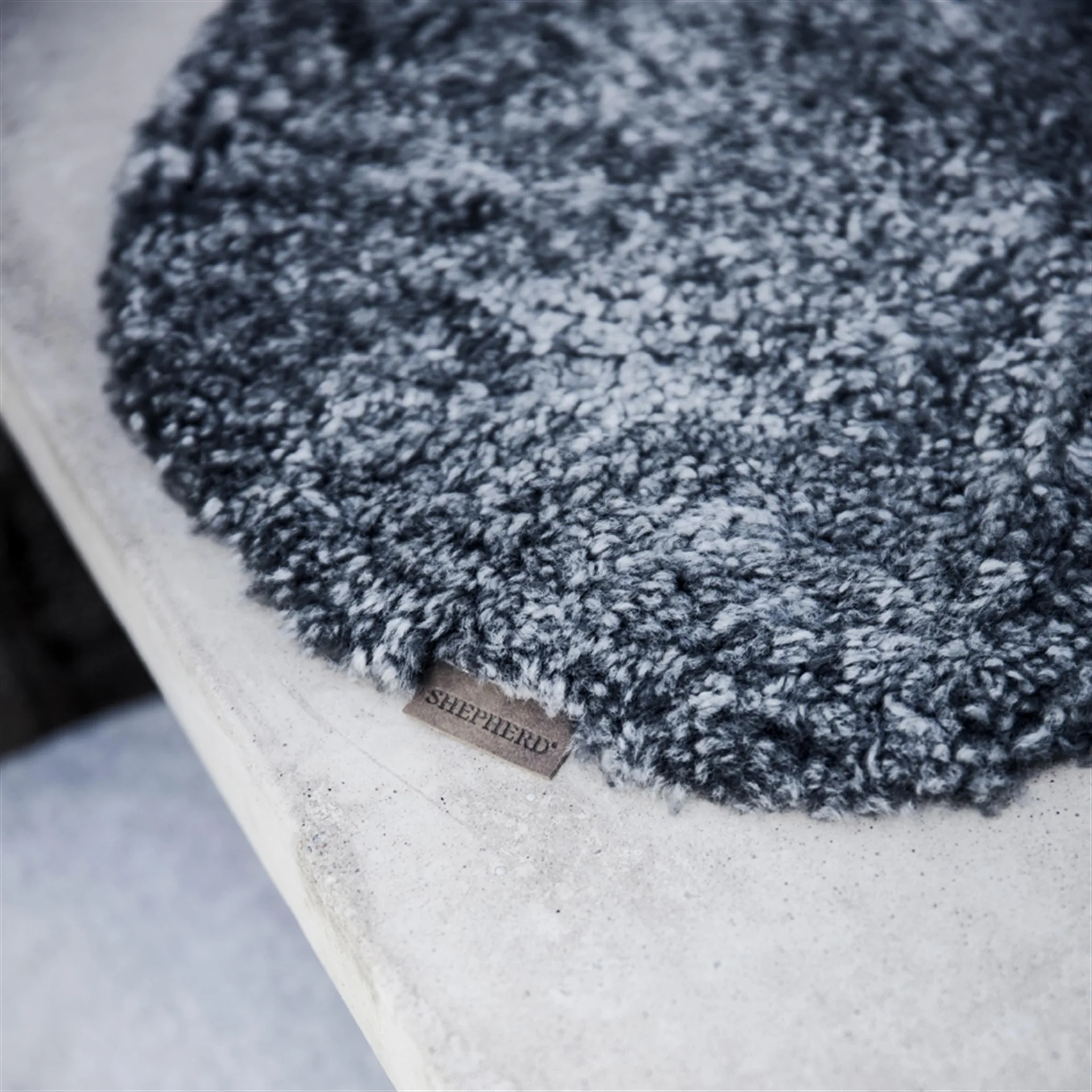 Coussin de chaise Shepherd Ida 38 cm, noir graphite Shepherd of Sweden