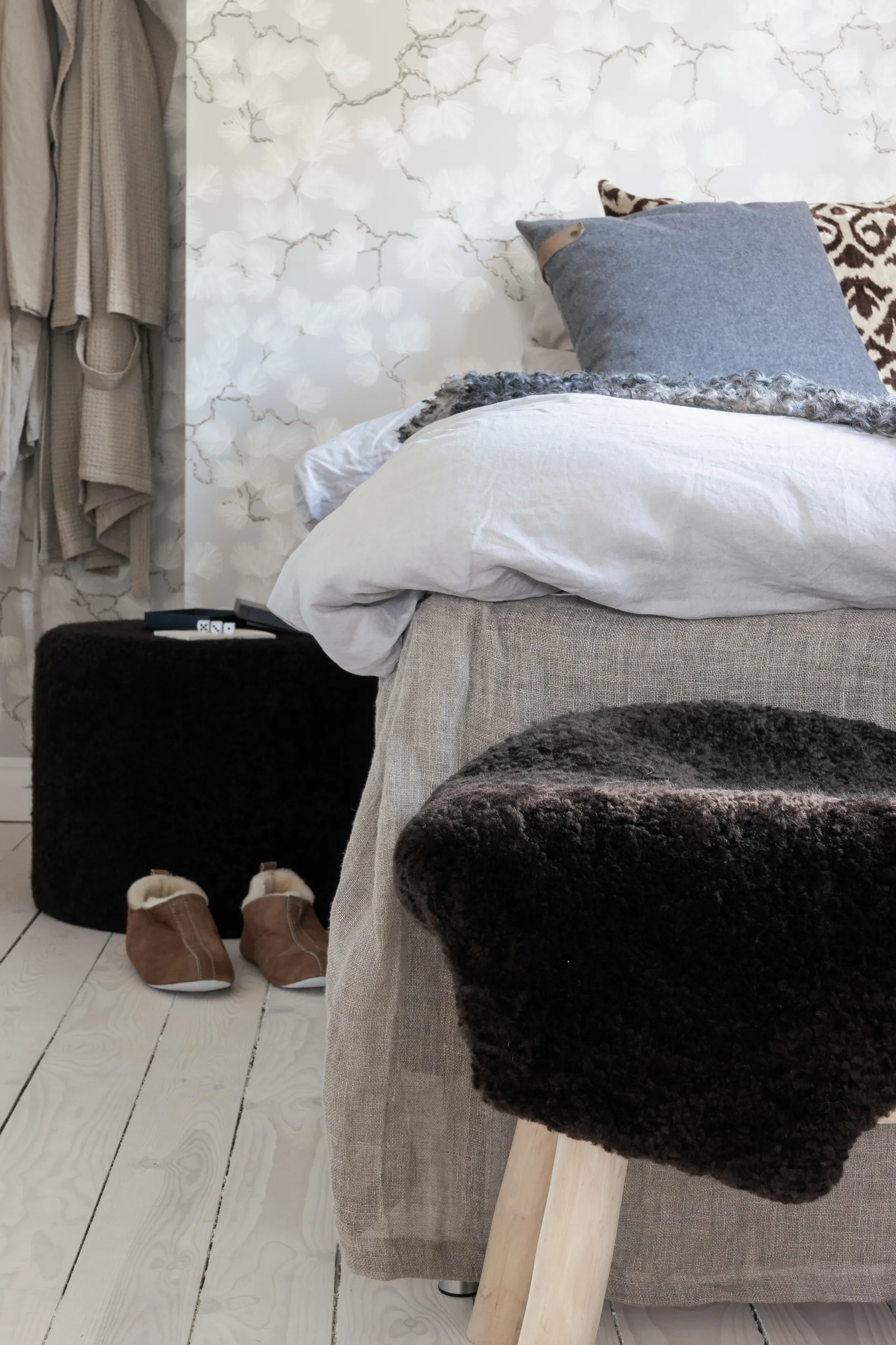 Pouf Shepherd Frida 50x40 cm, marron foncé Shepherd of Sweden