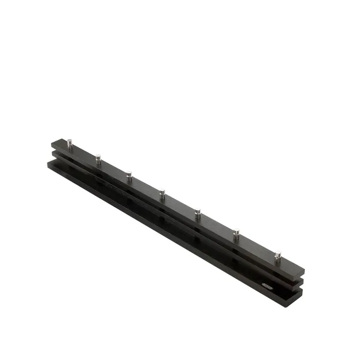 Porte-manteau Cutter - Chêne, teinté noir, 7 pcs boutons - Skagerak