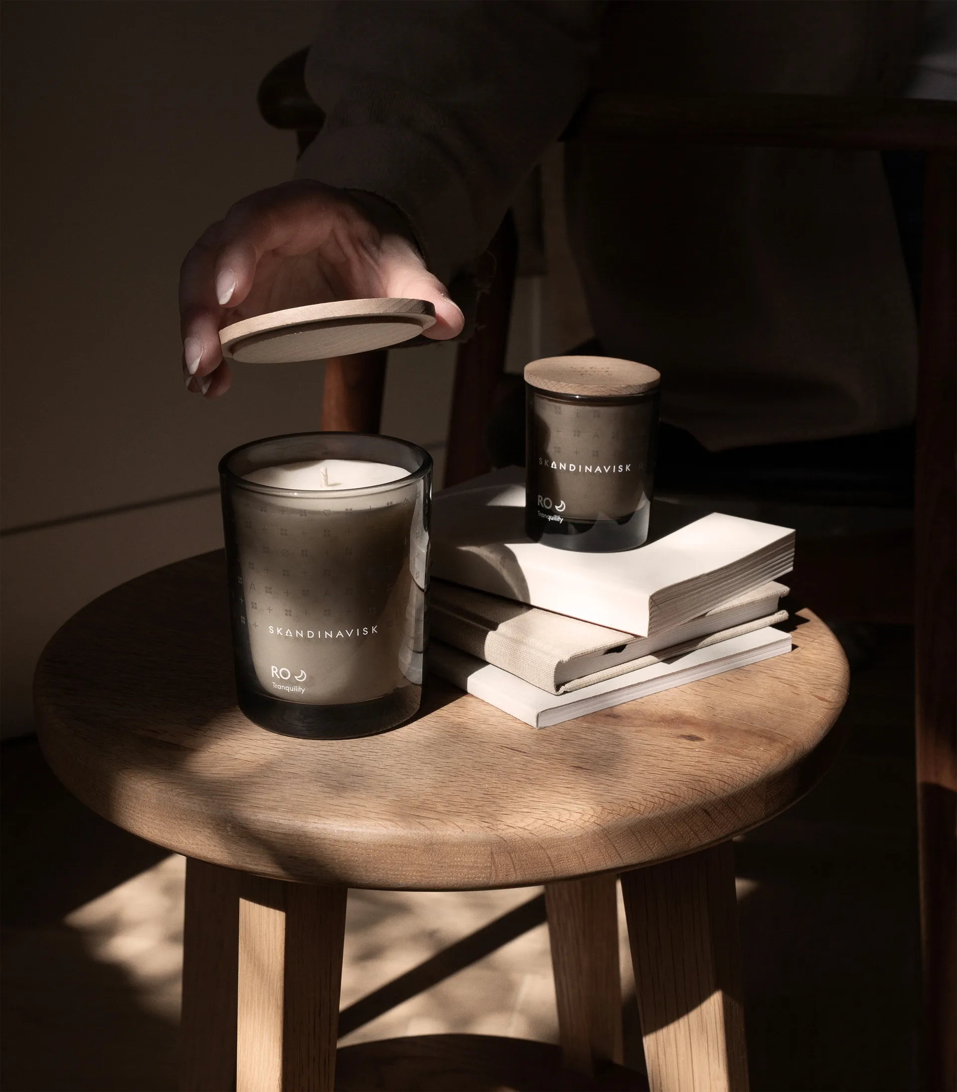 Bougie parfumée avec couvercle Ro, 200 g Skandinavisk