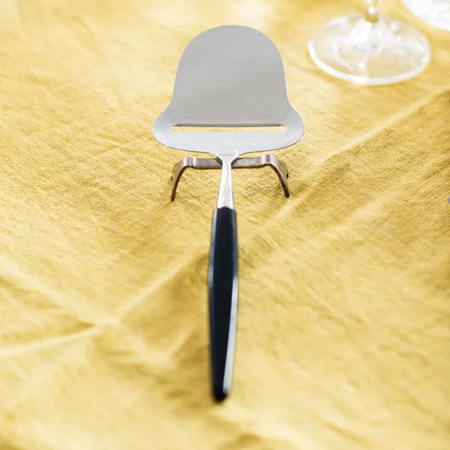 Skaugum rabot à fromage, Urban Black Skaugum of Norway