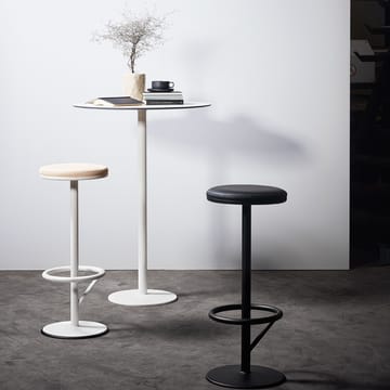 Tabouret de bar Orbit haut - laqué blanc mat, cuir marron clair - SMD Design