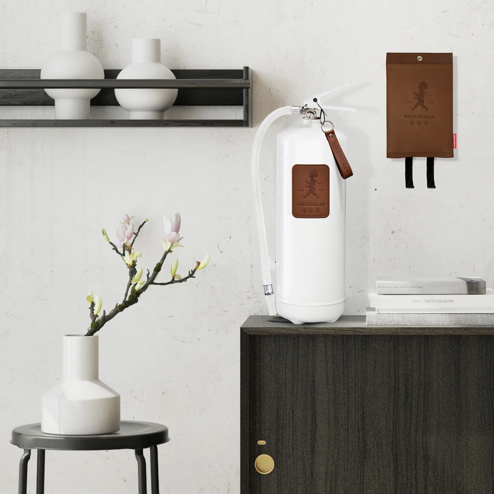 Extincteur Solstickan 6 kg, Cuir blanc-marron foncé Solstickan Design