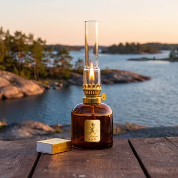 Lampe à pétrole Solstickan - Brun, Ø8x24 cm - Solstickan Design