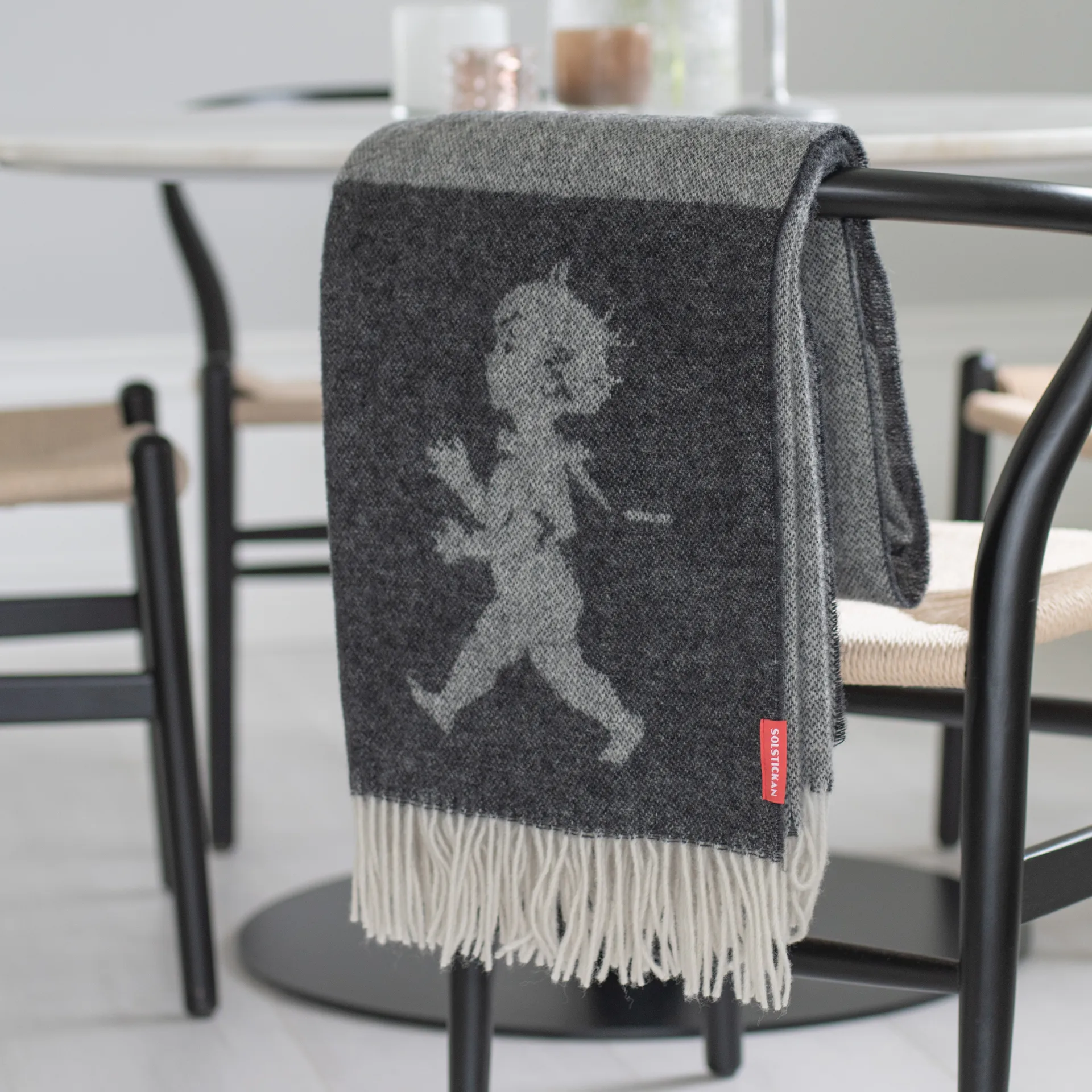 Plaid Solstickan laine mérinos 130x170 cm, Gris anthracite Solstickan Design