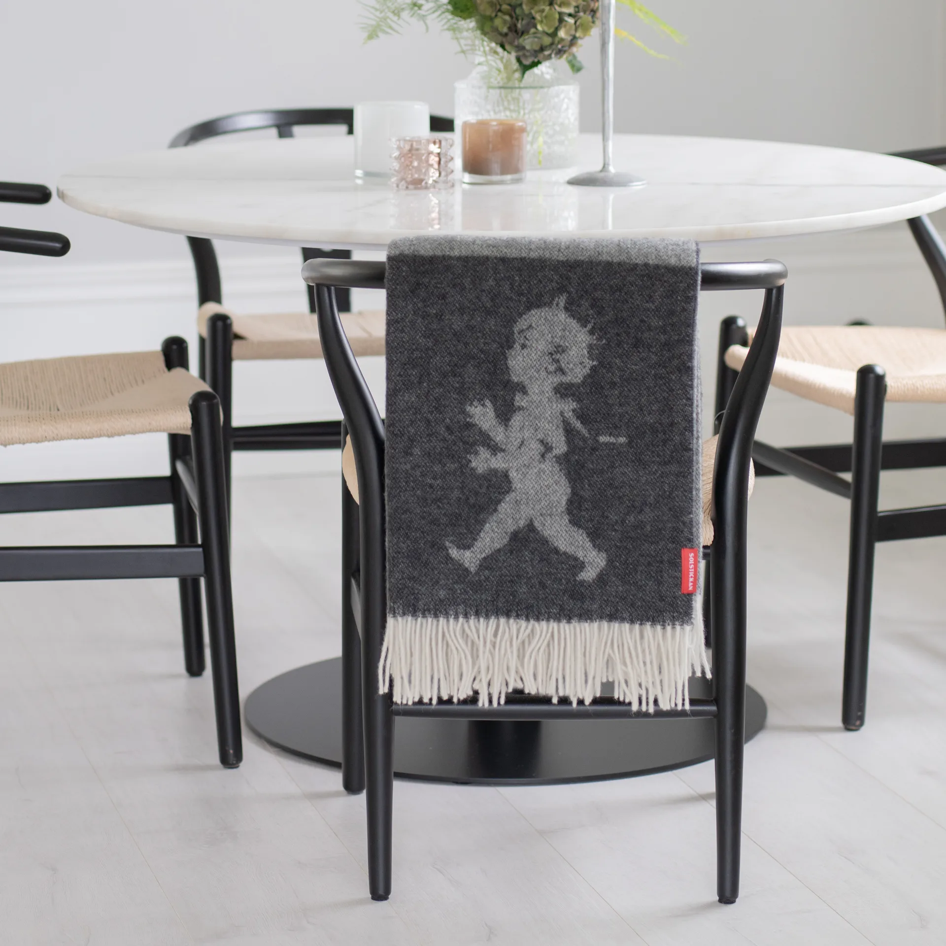 Plaid Solstickan laine mérinos 130x170 cm, Gris anthracite Solstickan Design