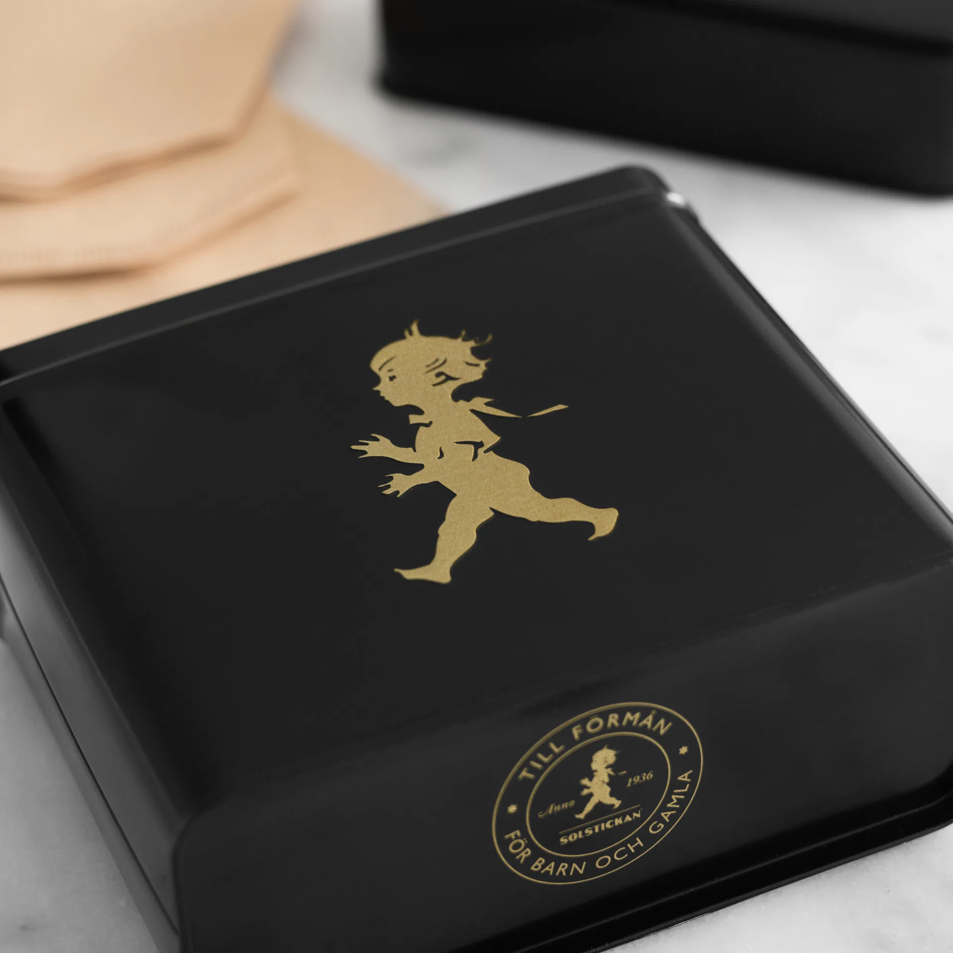 Solstickan boîte pour filtre à café 15.4x17 cm, Noir et or Solstickan Design