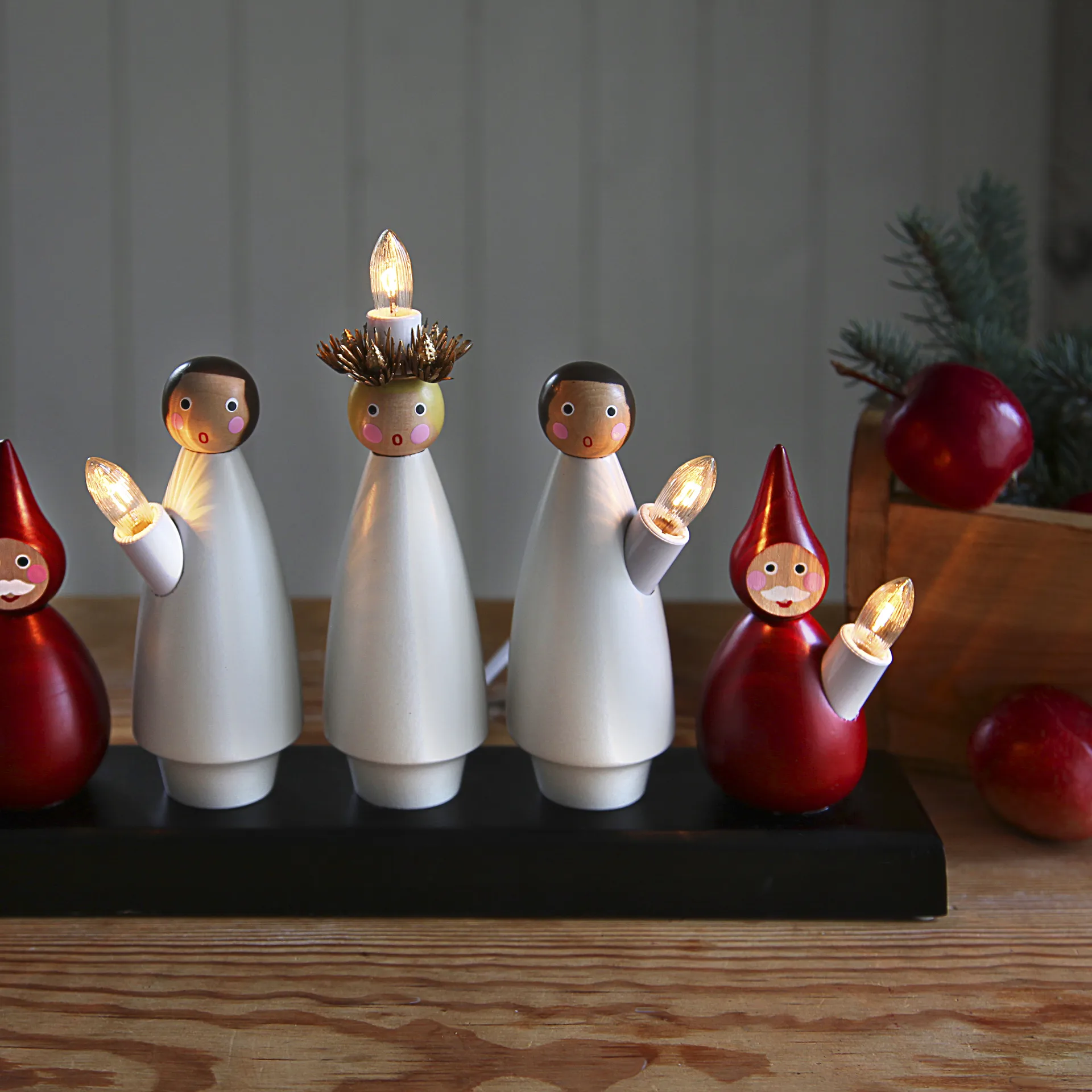 Arche de bougies Lucia Choir, blanc-rouge Star Trading