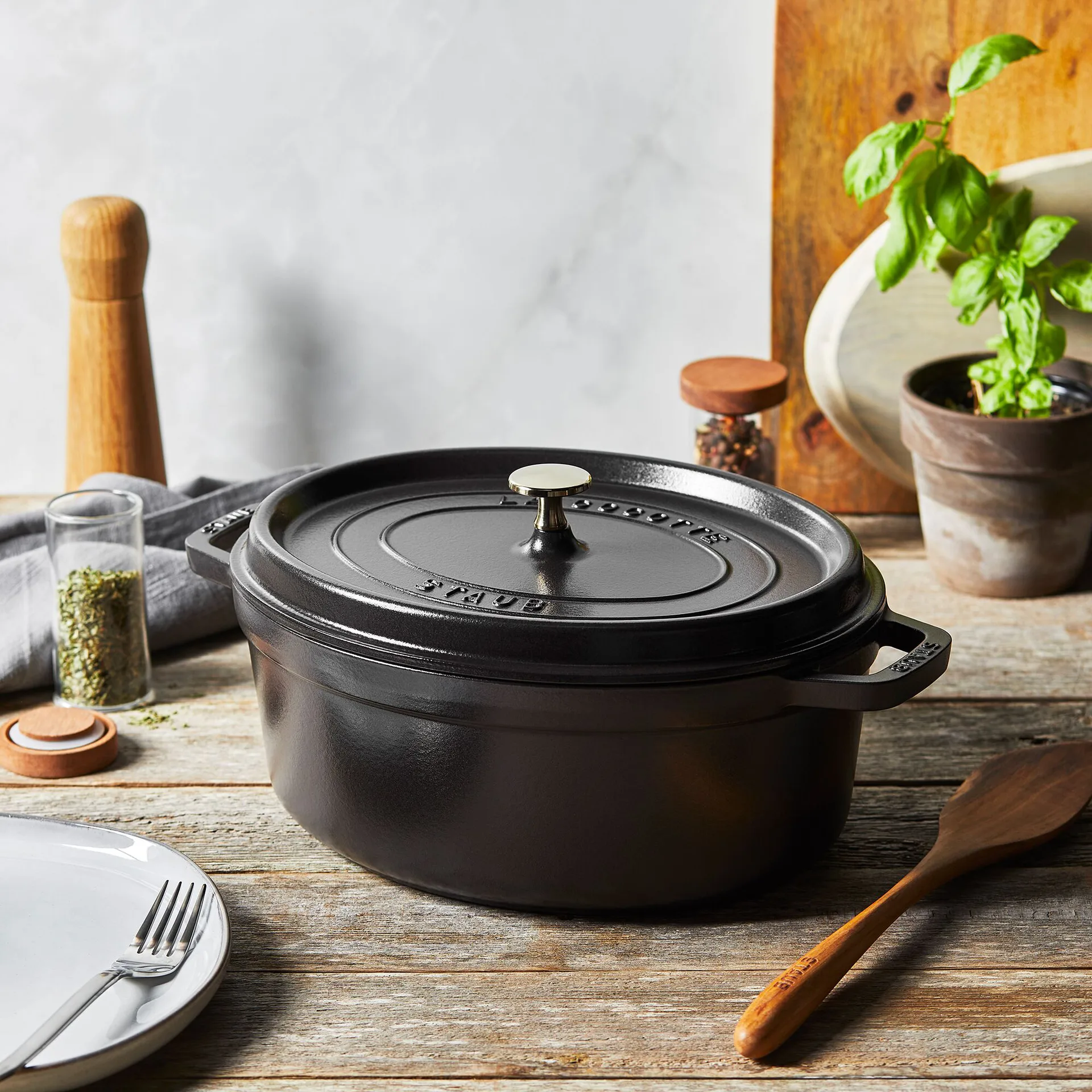 Cocotte en fonte ovale Staub 4,2 l, noir STAUB