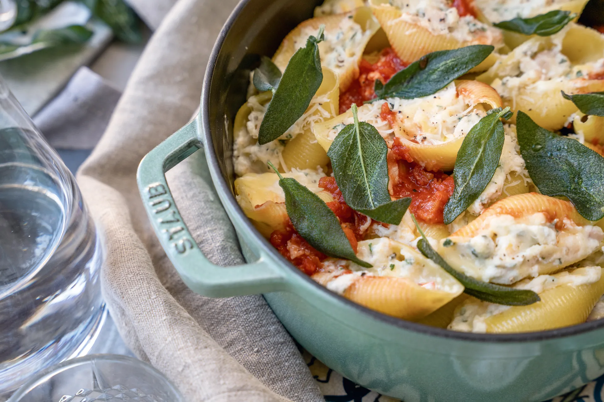 Cocotte en fonte ronde Staub 5,2 l, Sauge STAUB