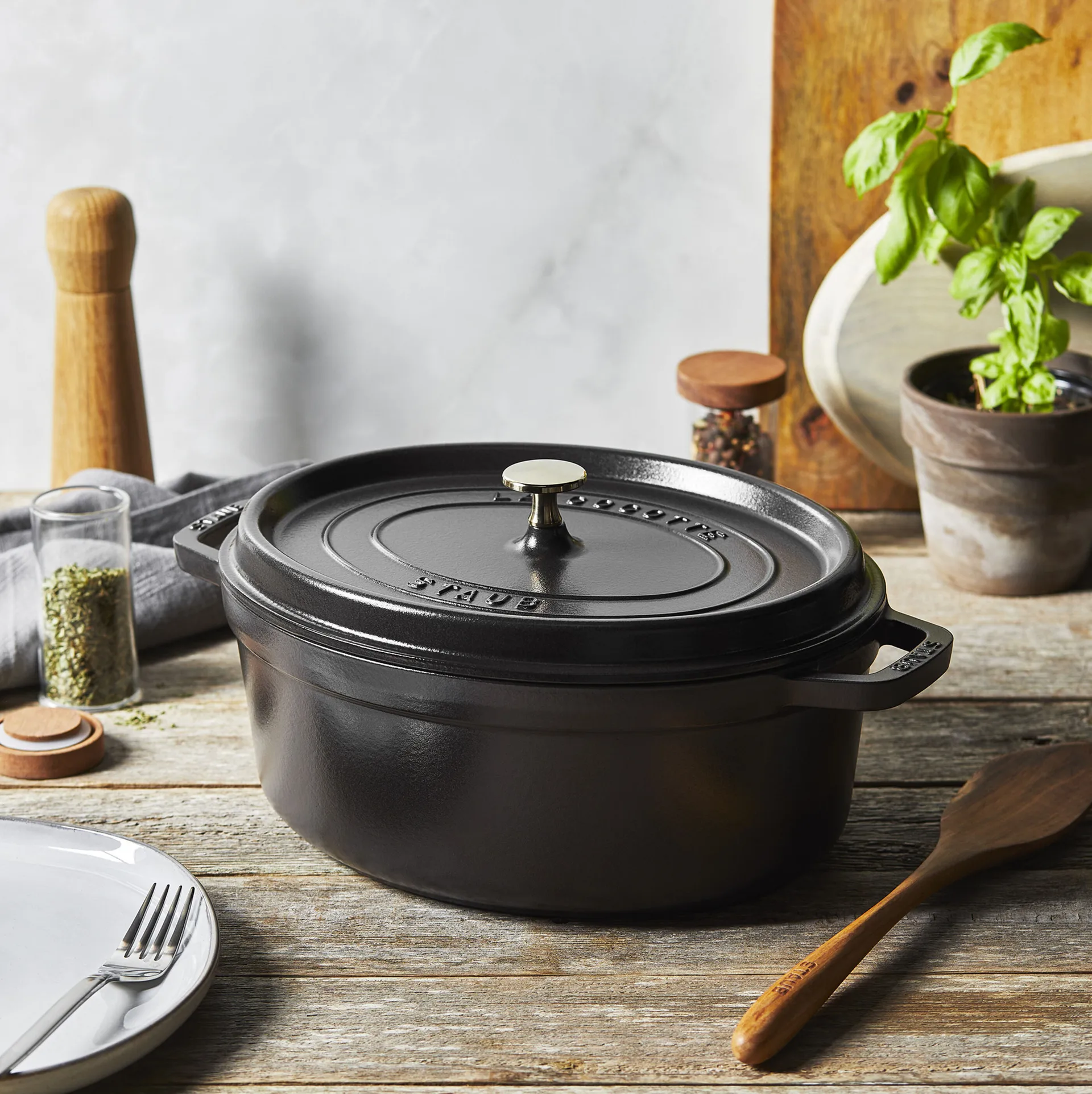 Cocotte ovale La Cocotte Staub fonte 2,35 L, Noir STAUB