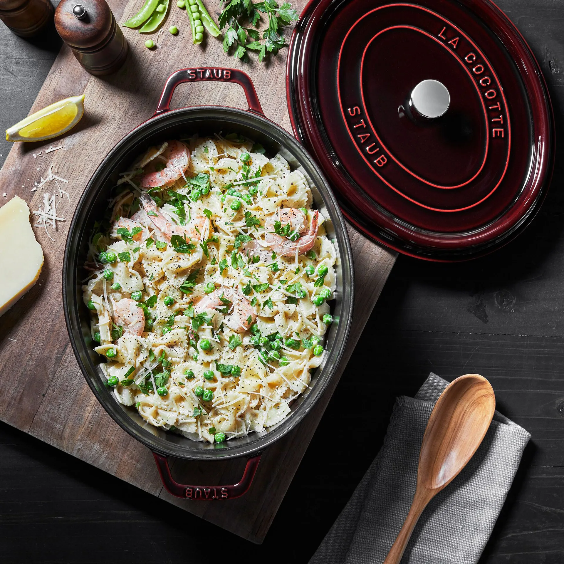 Cocotte ovale La Cocotte Staub fonte 4,2 L, Rouge grenadine STAUB