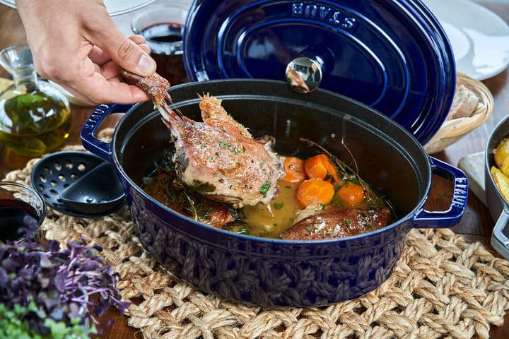 Cocotte ovale La Cocotte Staub fonte 5,5 L, Bleu foncé STAUB