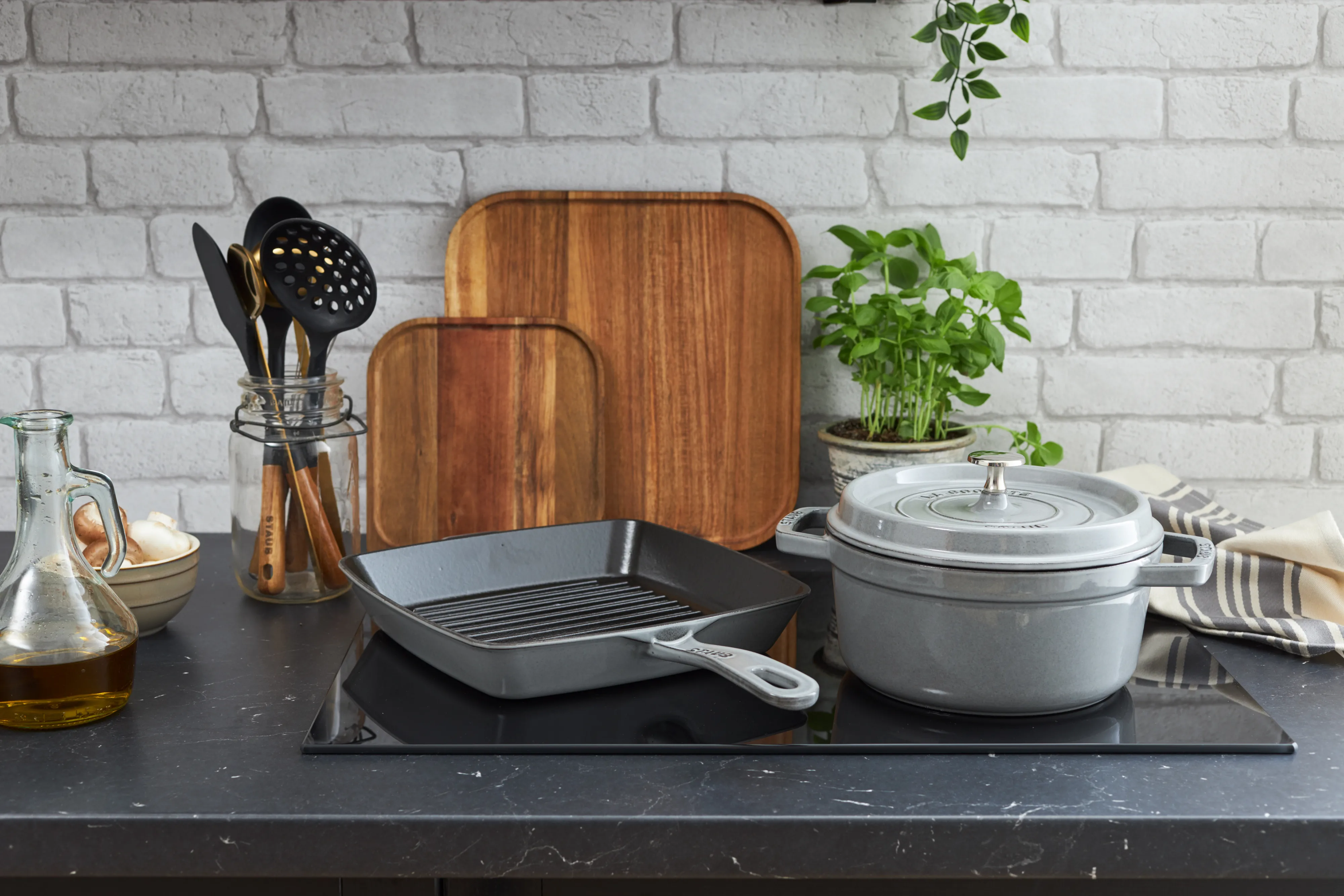 Lot De 2 Cocottes Staub En Céramique Gris Graphite – Rondes Avec Couvercles, Neuves En Boîte