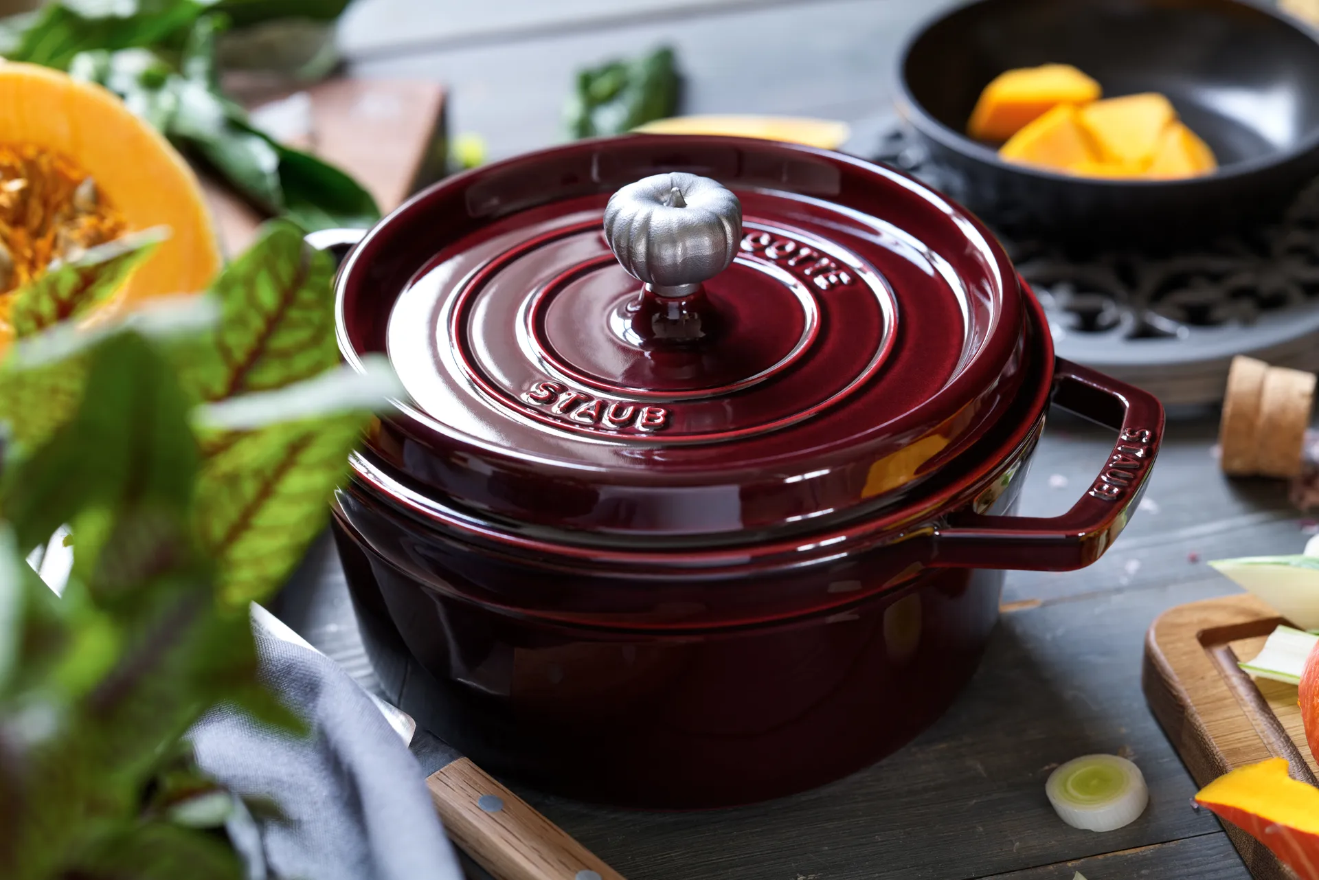 Cocotte ronde La Cocotte Staub fonte 5,2 L, Rouge grenadine STAUB