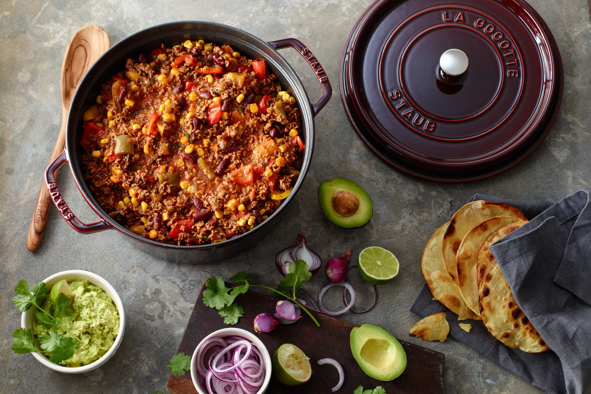 Cocotte ronde La Cocotte Staub fonte 6,7 L, Rouge grenadine STAUB