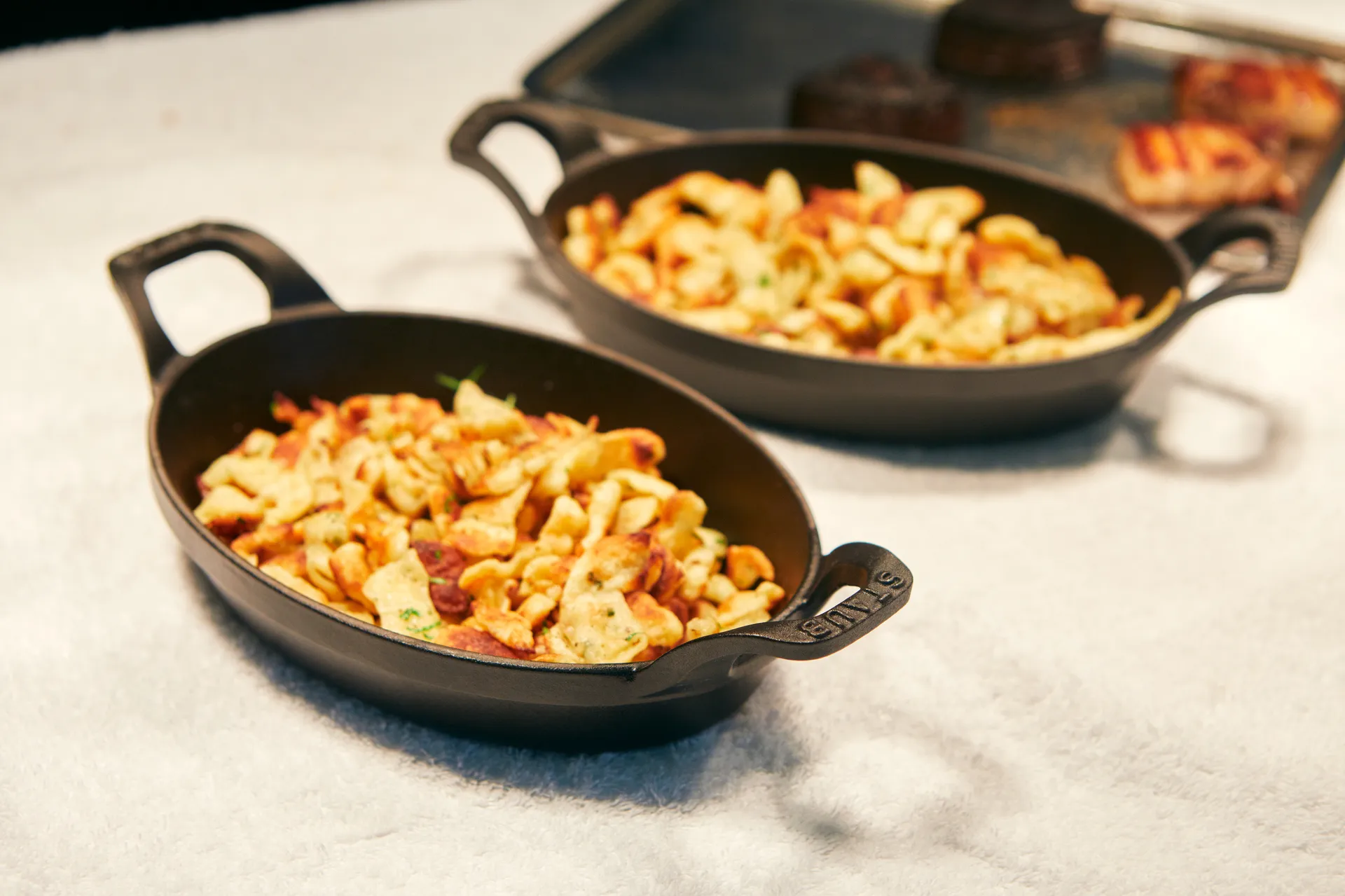 Plat à four ovale en fonte Staub 21 cm, Noir STAUB